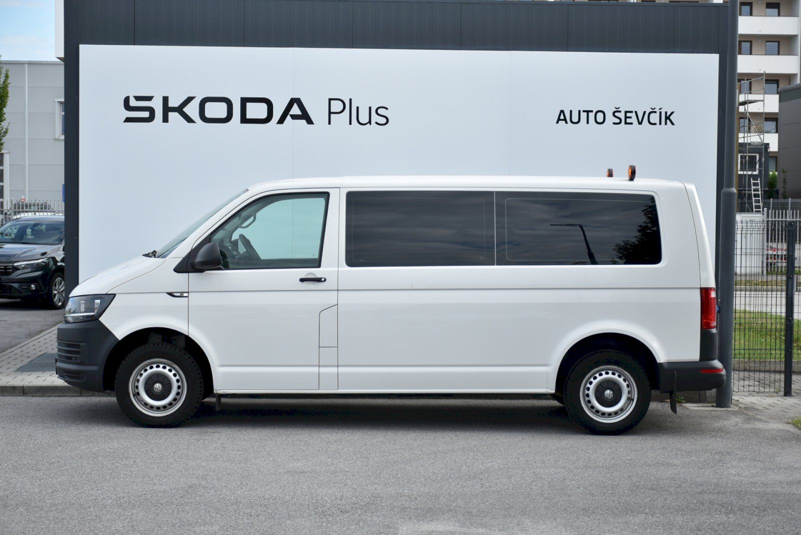 Volkswagen Transporter, 2.0 TDI 75kW 9 Míst - fotka 3
