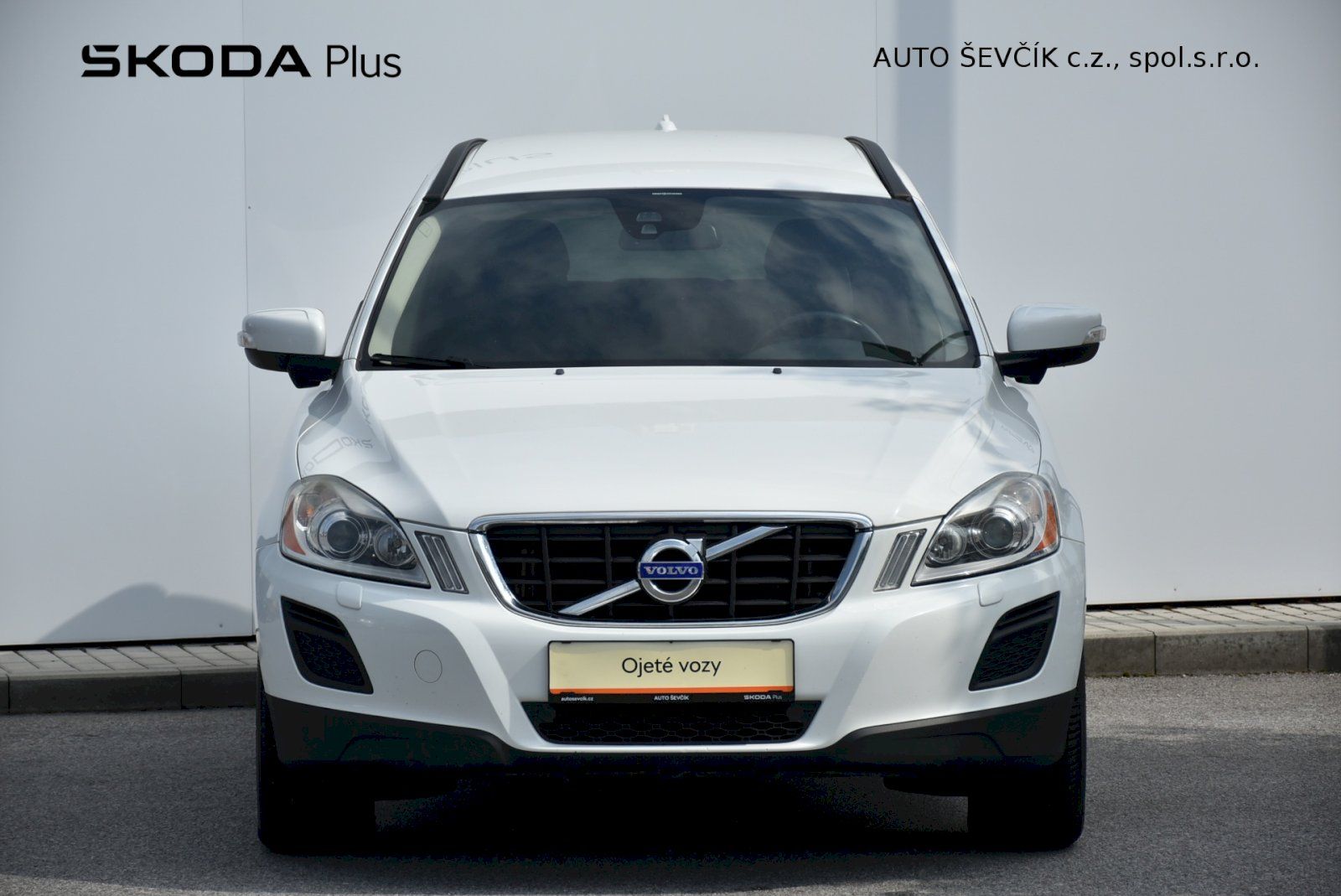 Volvo XC60, 2.4 D5 120kw 4x4 - fotka 4