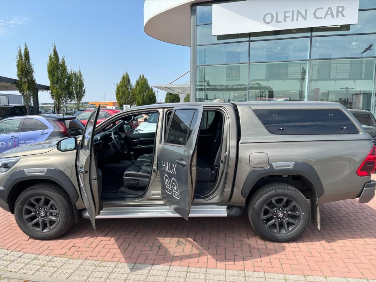 Toyota Hilux, 2,8   INVINCIBLE - fotka 6
