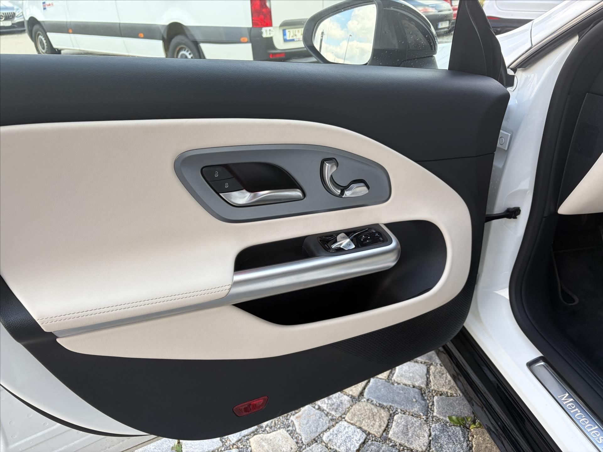 Mercedes-Benz CLA, CLA 200 Progressive Premium - fotka 4