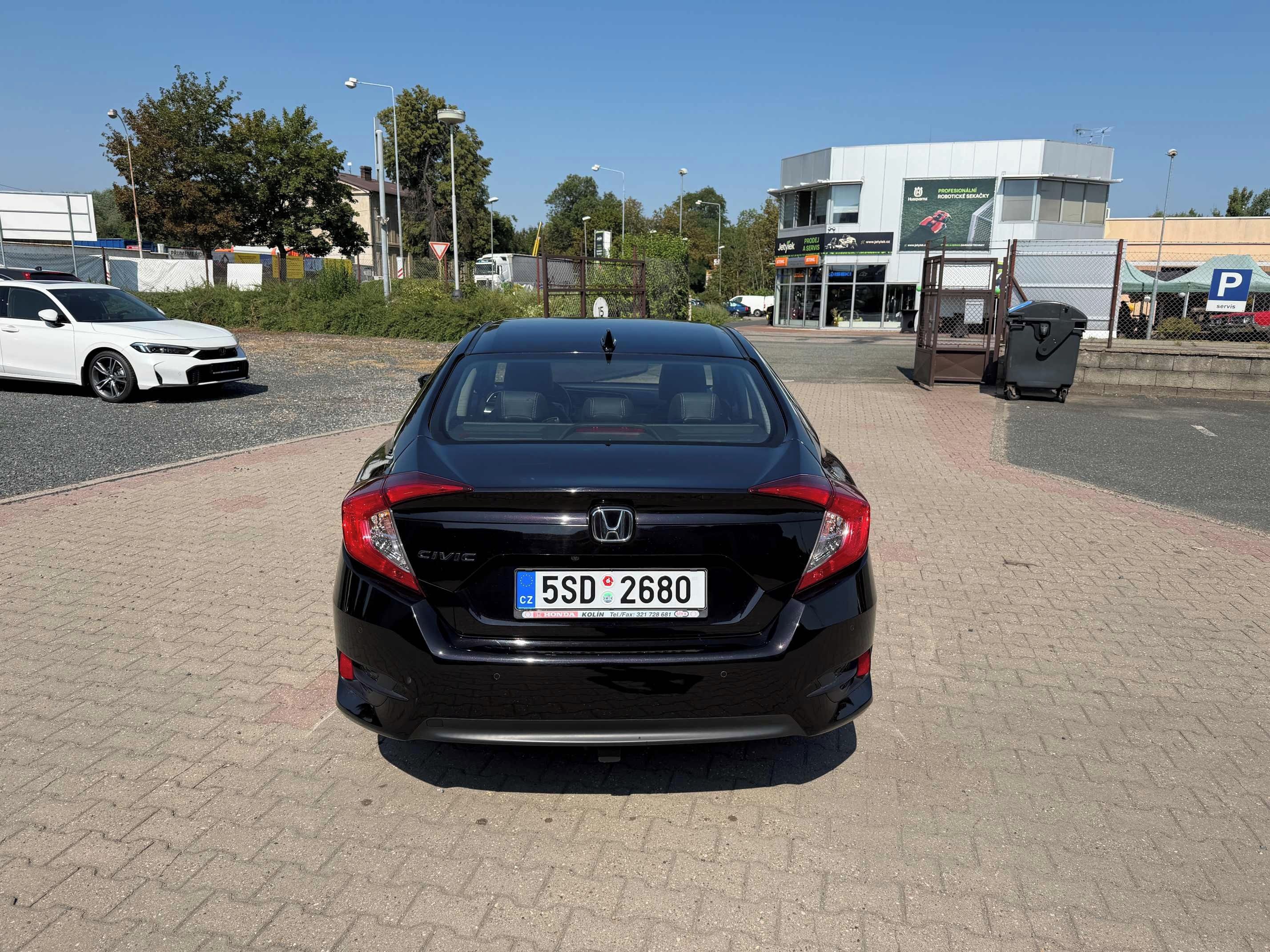 Honda Civic, 1,5 Elegance 6MT - fotka 6