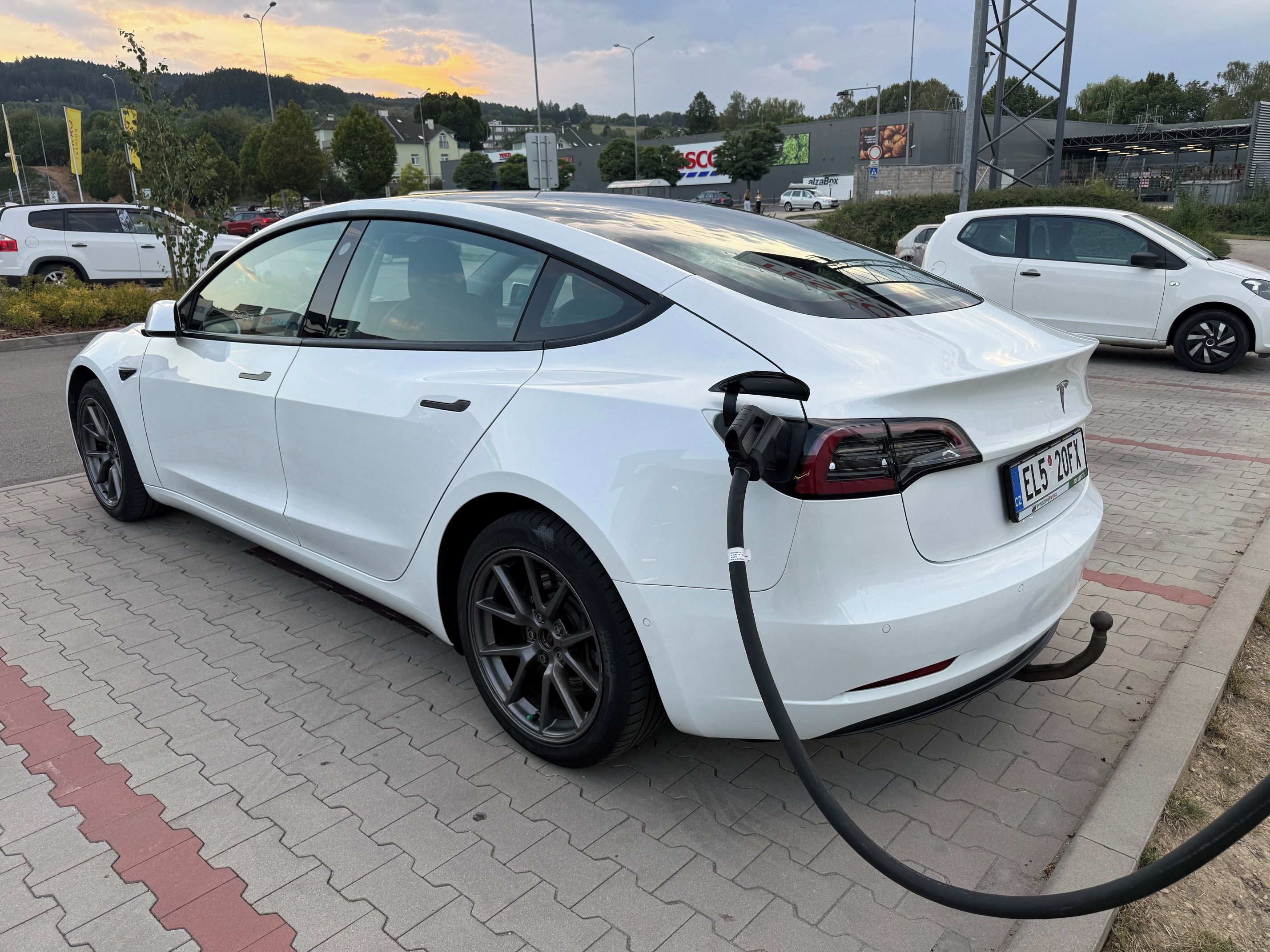 Tesla Model 3, LFP, SoH 90,5 %, tažné, DPH - fotka 4