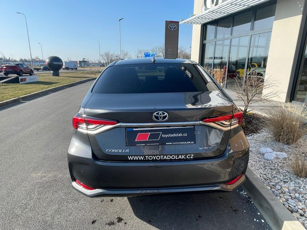 Toyota Corolla, 1.8 Hybrid Style - fotka 6
