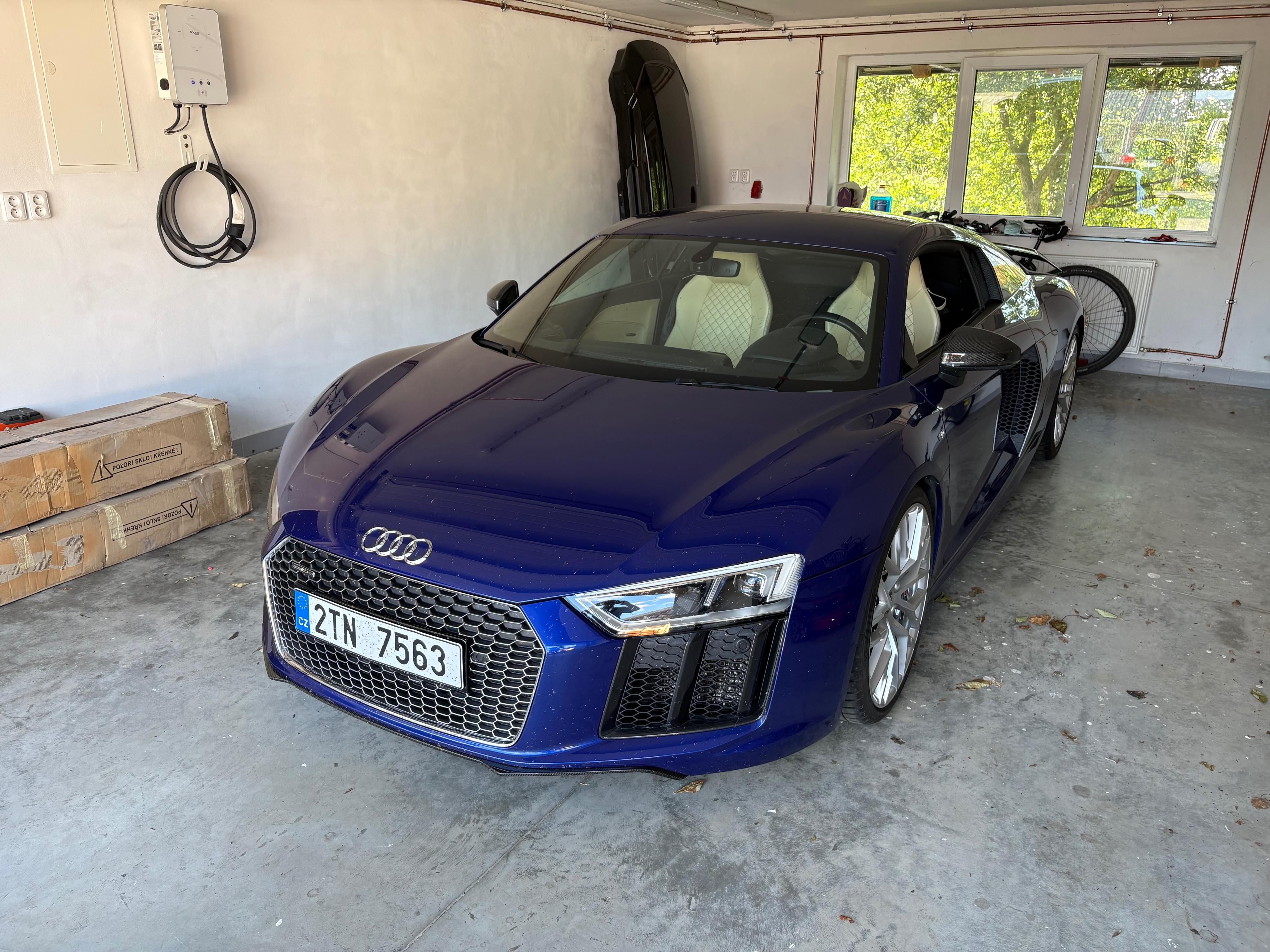 Audi R8, AUDI R8 V10 PLUS