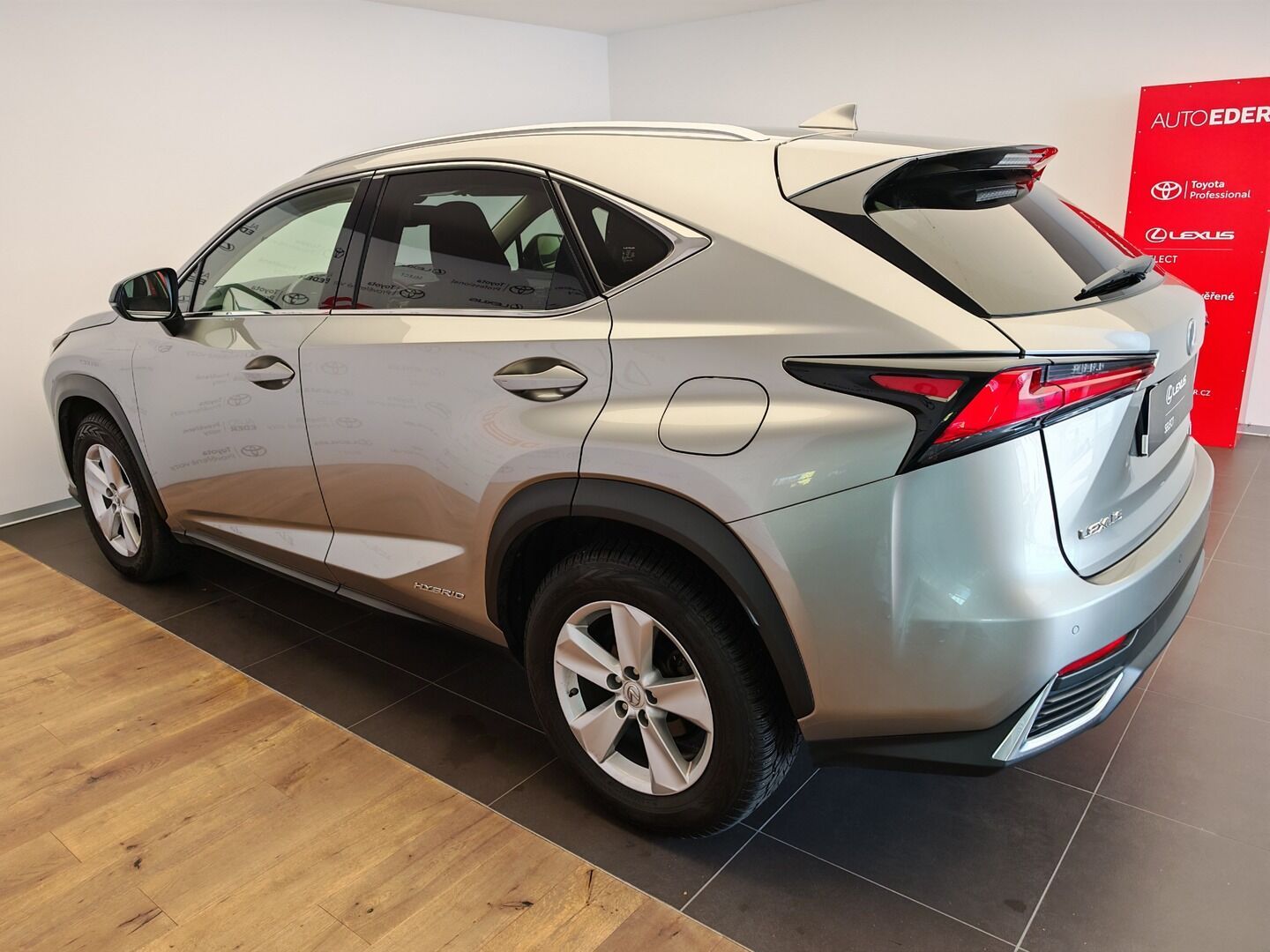 Lexus NX 300h, 2.5 300h 145kW 4WD Best - fotka 6