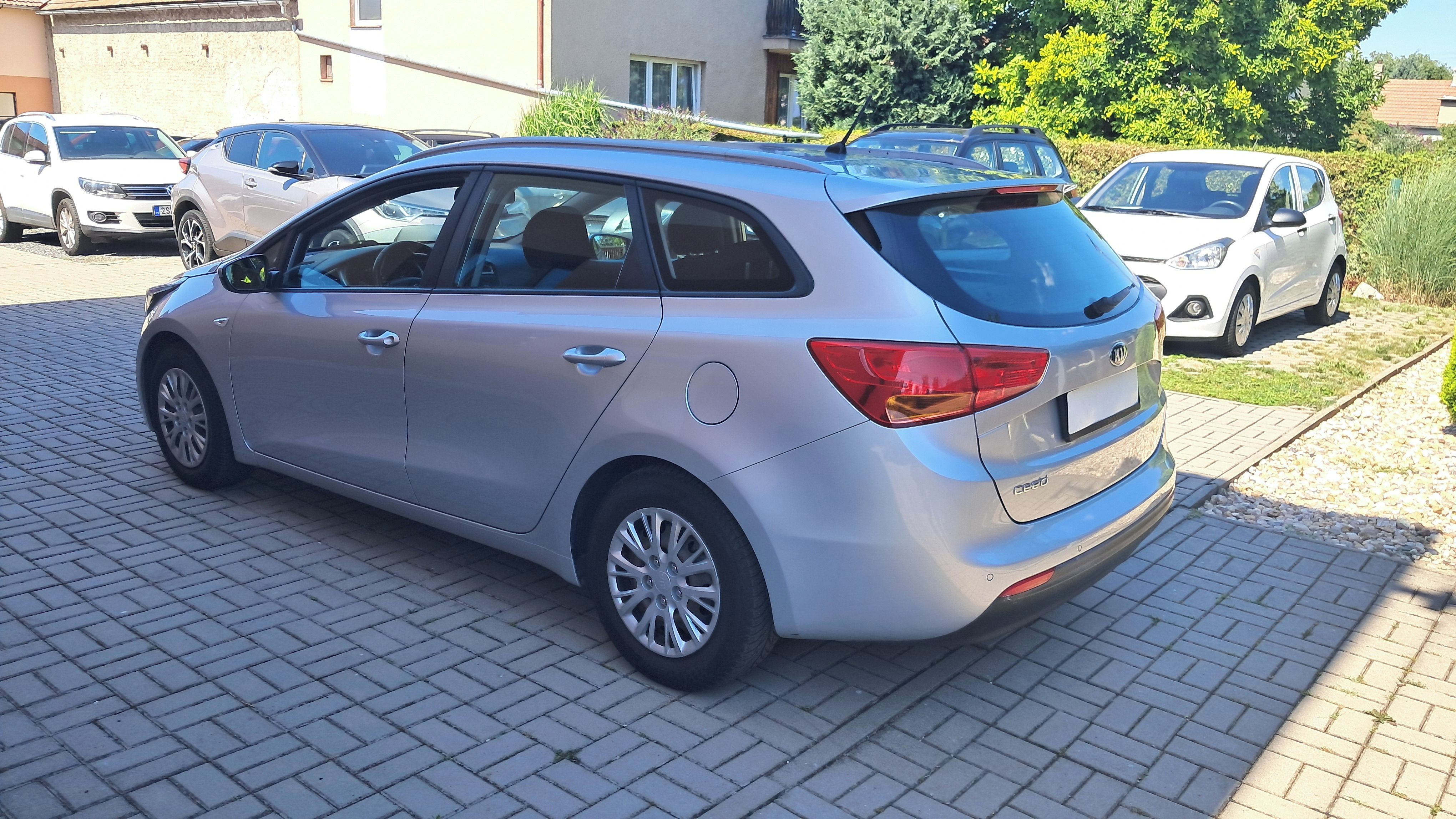 Kia Cee´d, 1.4i / najeto 84 000 km ČR - fotka 6