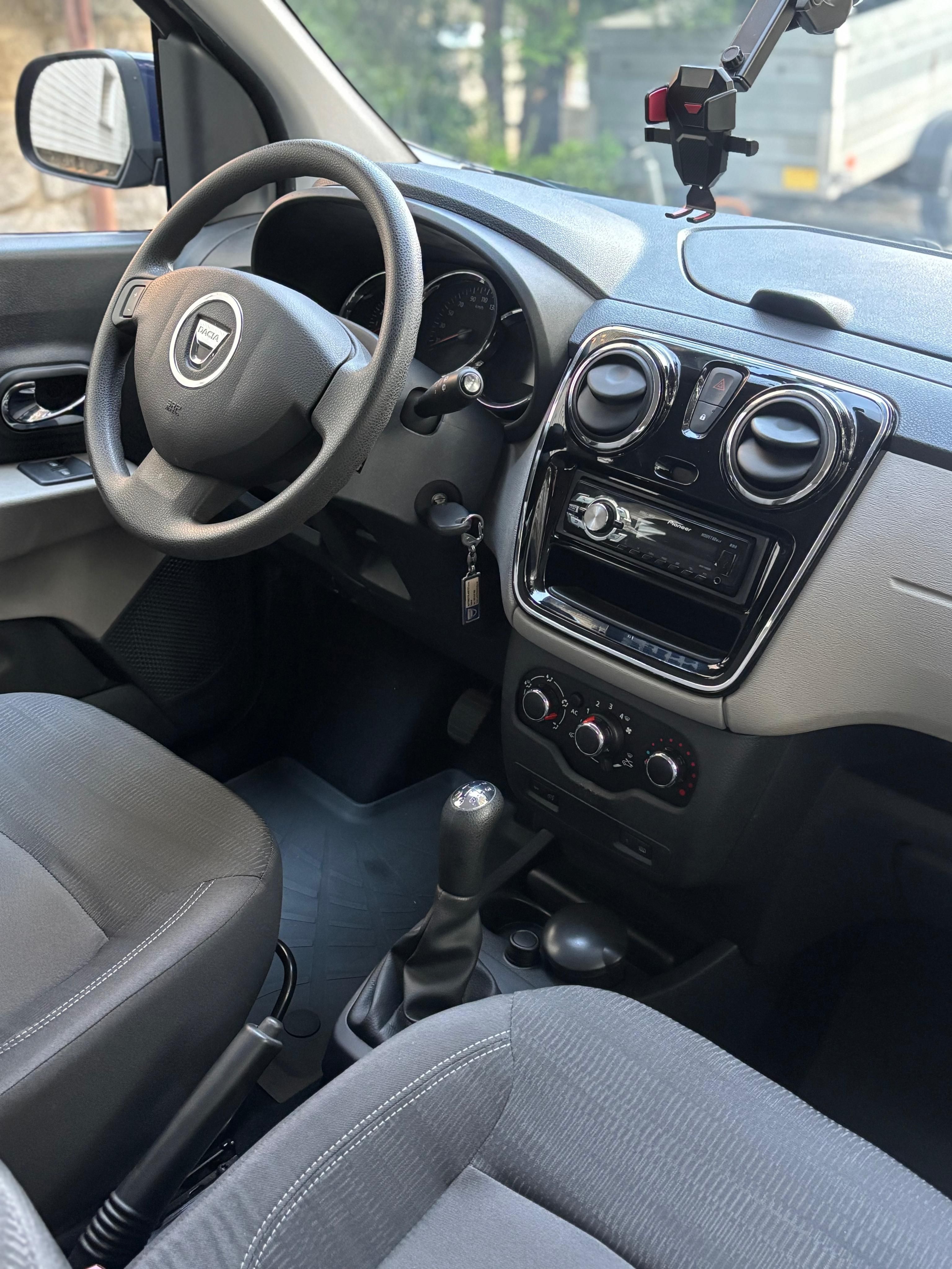 Dacia Lodgy, 1.6i, 1.maj.,nové ČR, servis - fotka 5