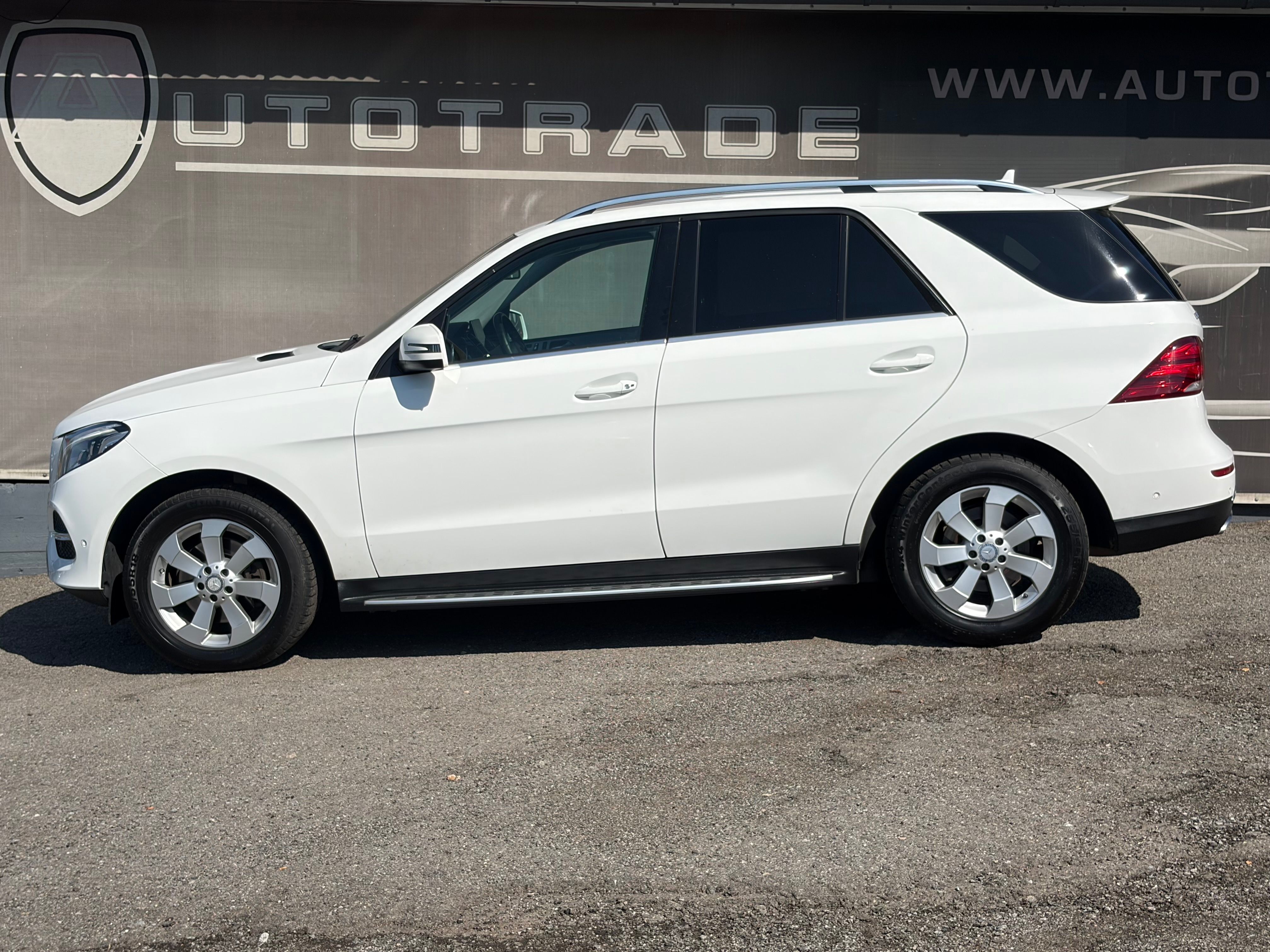 Mercedes-Benz GLE, 350D 4MATIC, Tažné, AMG Packet - fotka 2