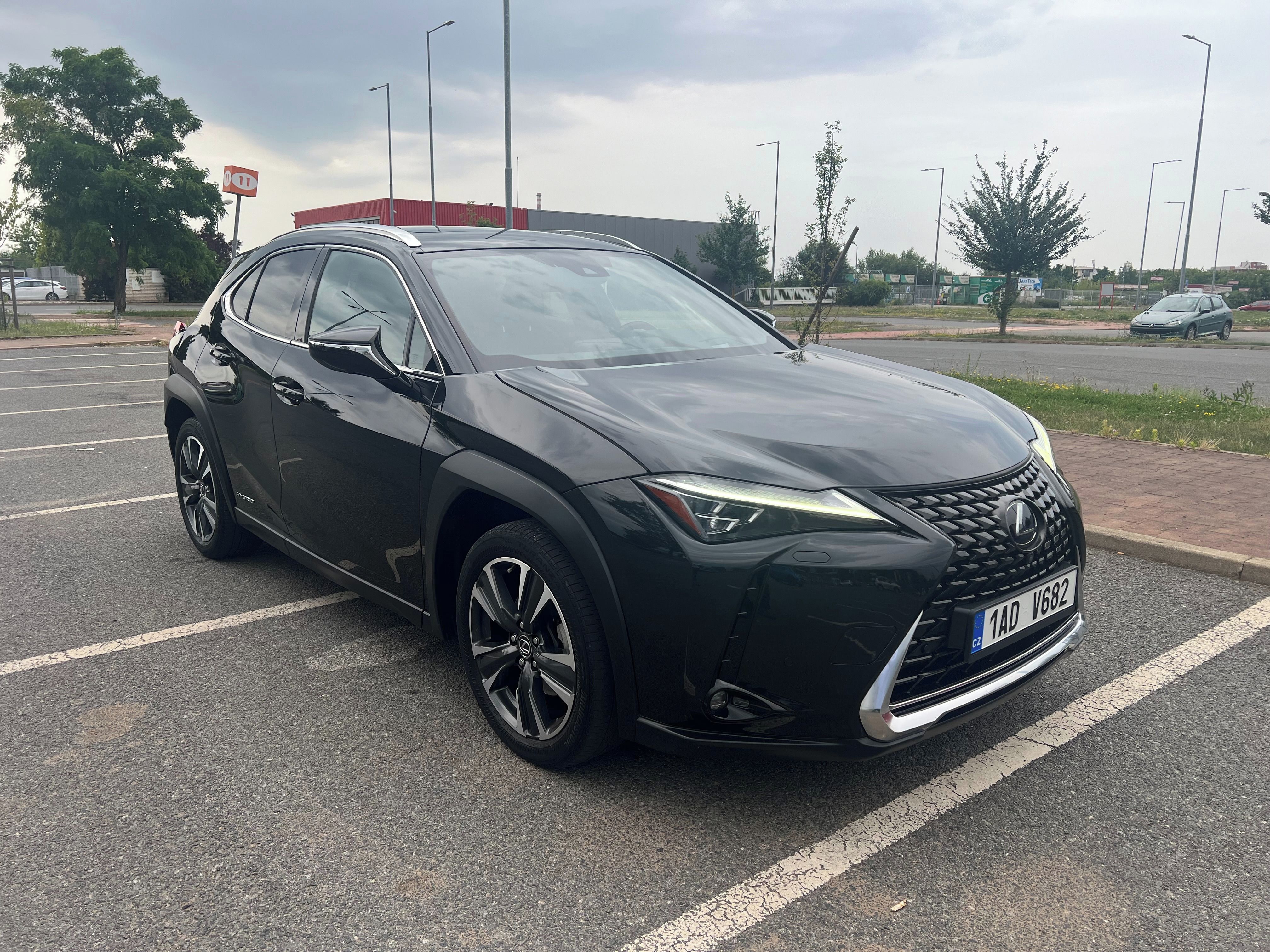 Lexus UX 250h - fotka 2