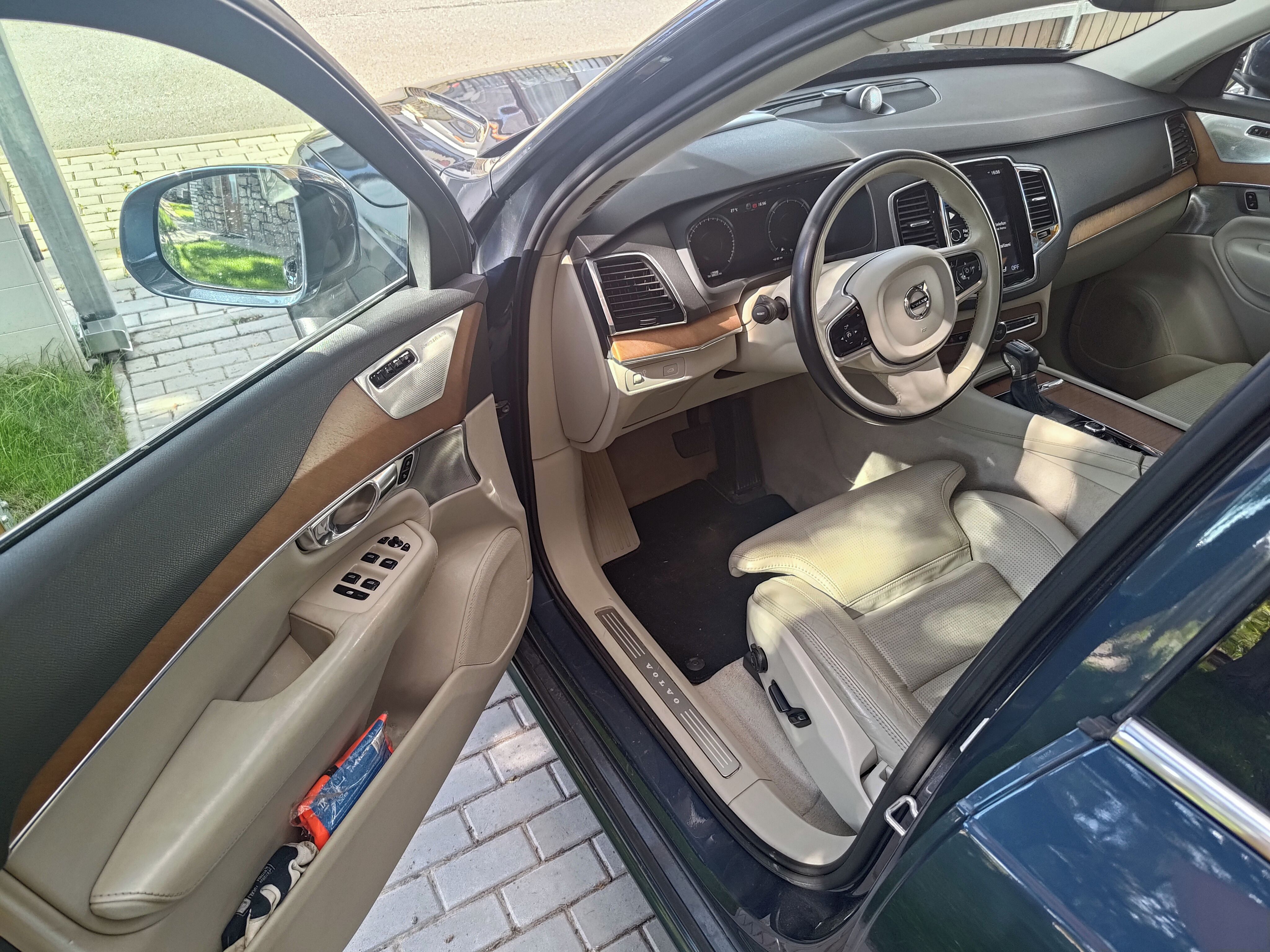 Volvo XC90, 2.0 D5 173kW Inscription 7míst - fotka 5