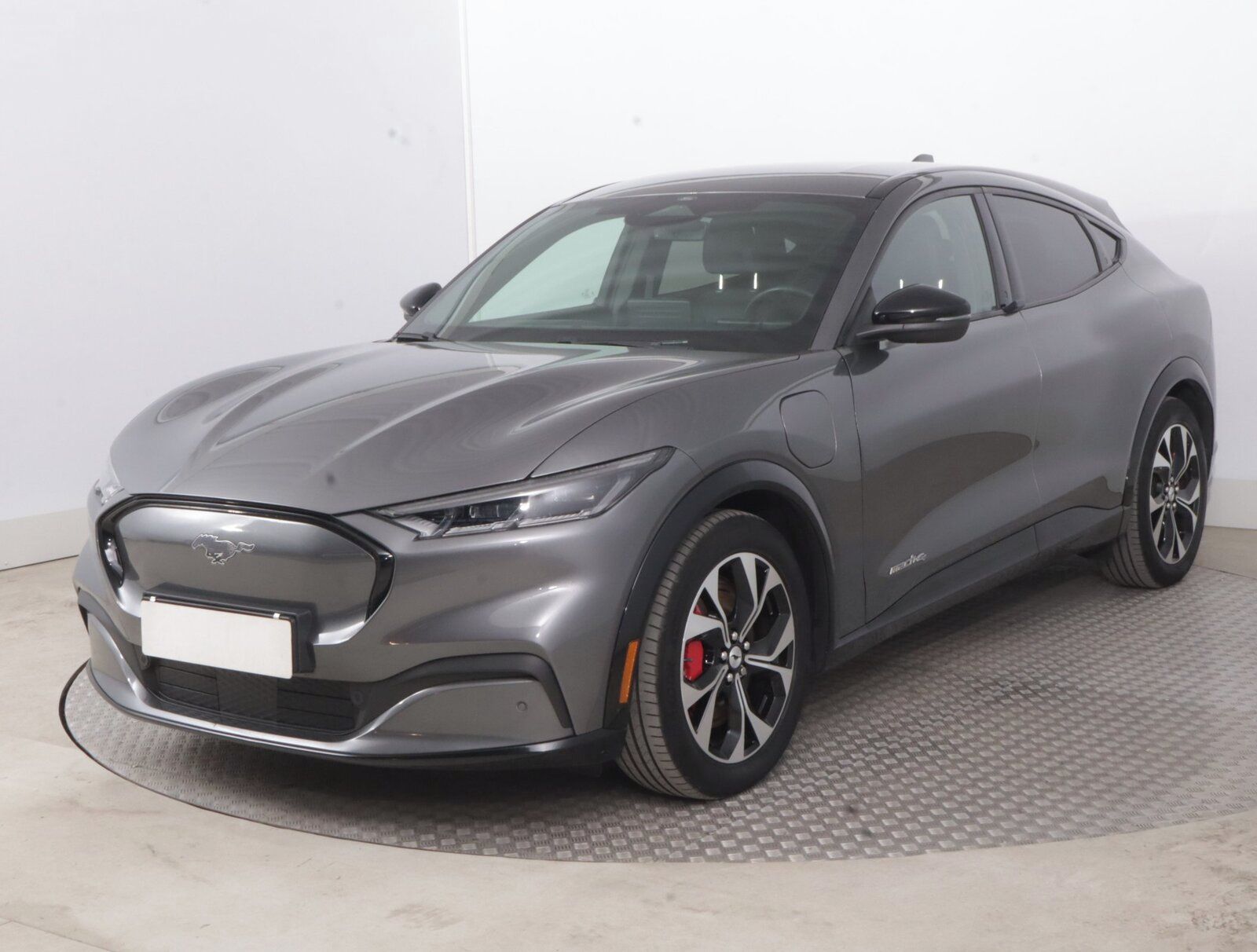 Ford Mustang Mach-E, Standard Range AWD, SoH 93% - fotka 2