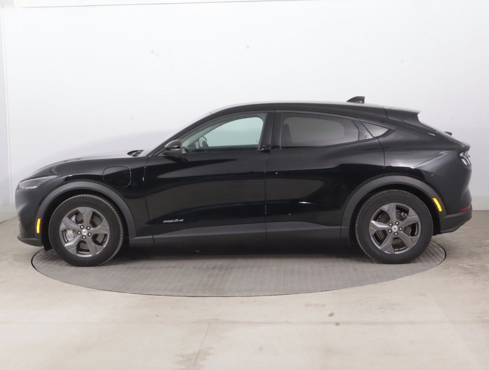 Ford Mustang Mach-E, Standard Range RWD, SoH 94% - fotka 3
