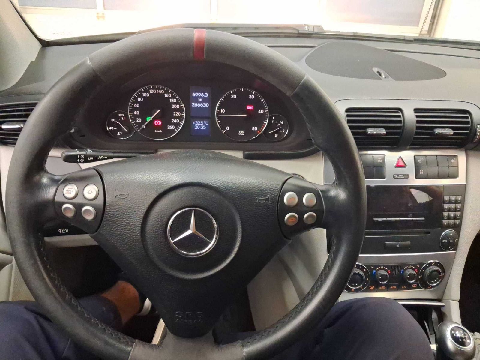 Mercedes-Benz Třídy C, 200 CDI, Automatická klima - fotka 3