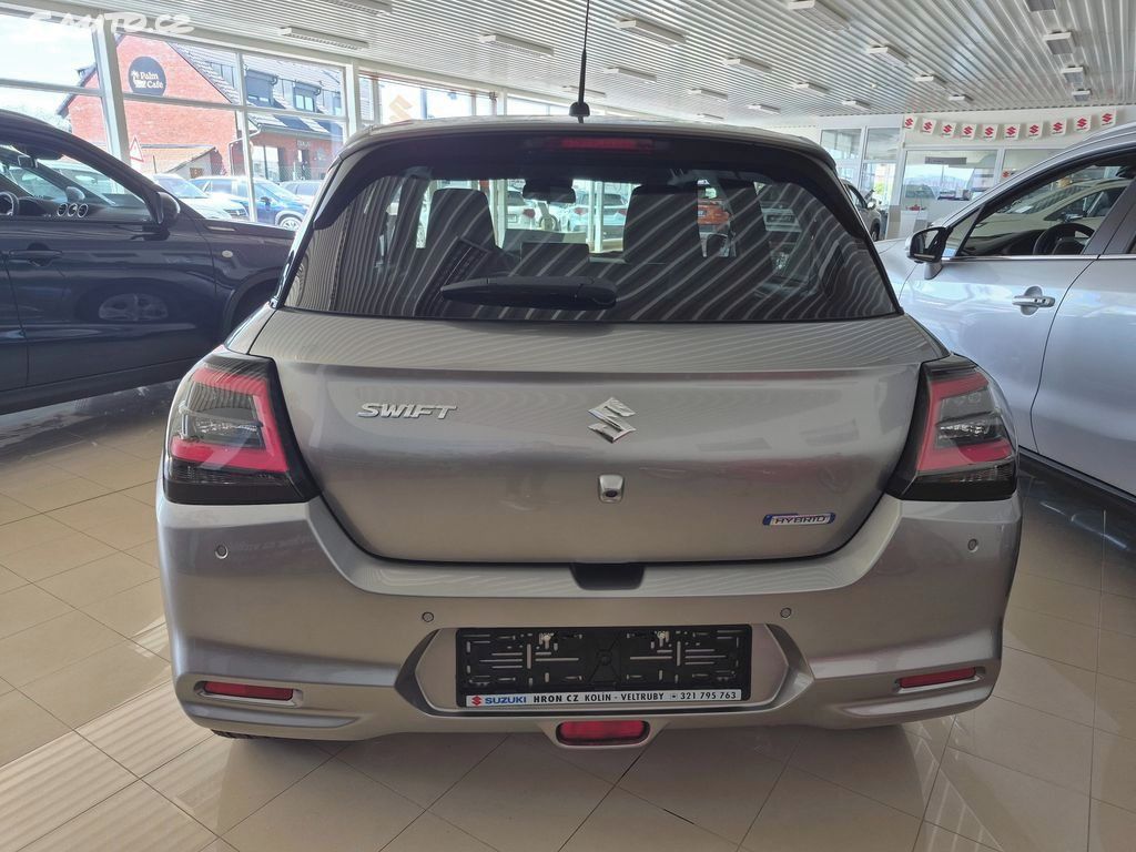 Suzuki Swift, 1,2 Premium automat - fotka 6