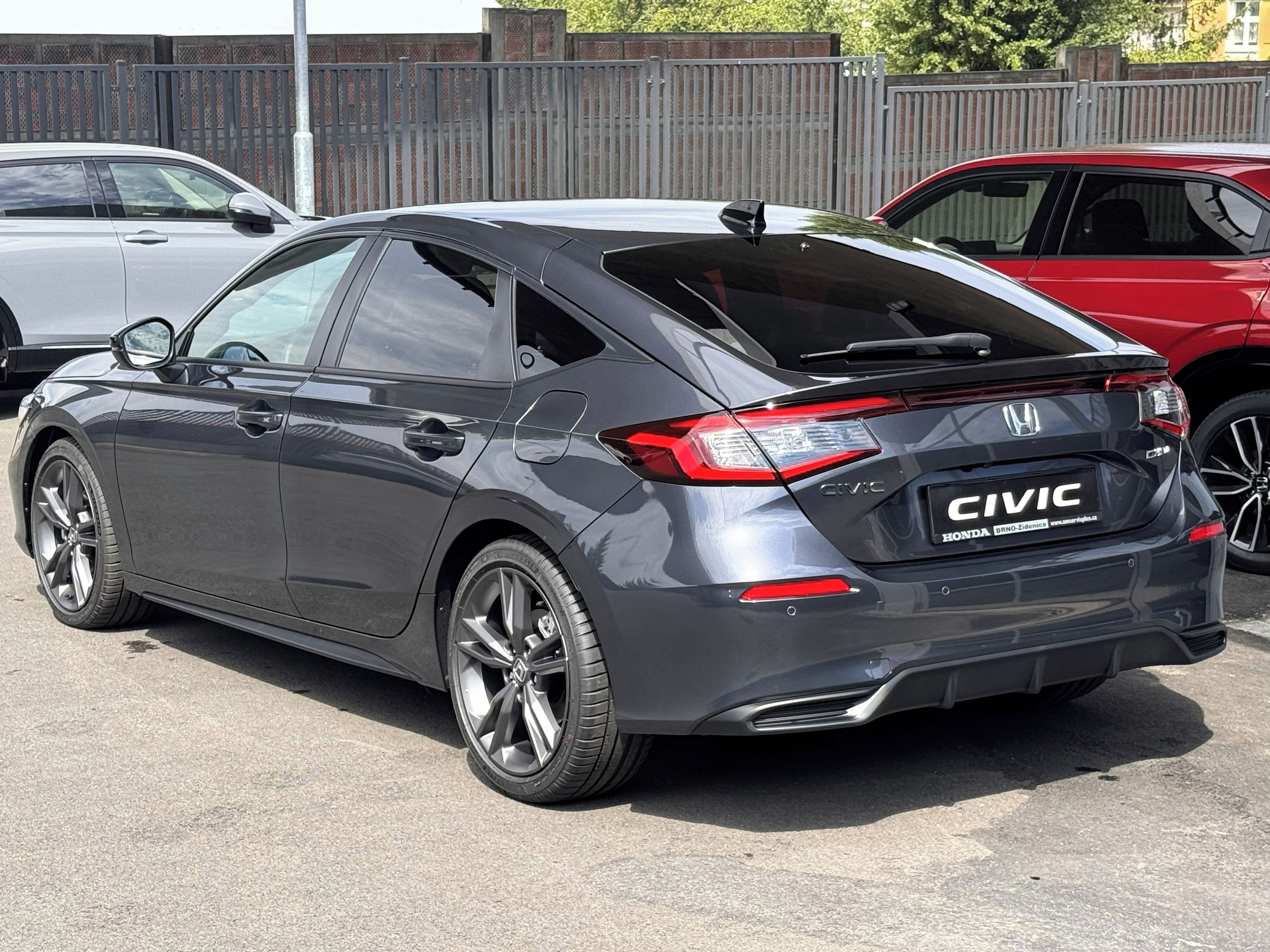 Honda Civic, 2.0e:HEV Sport - fotka 5