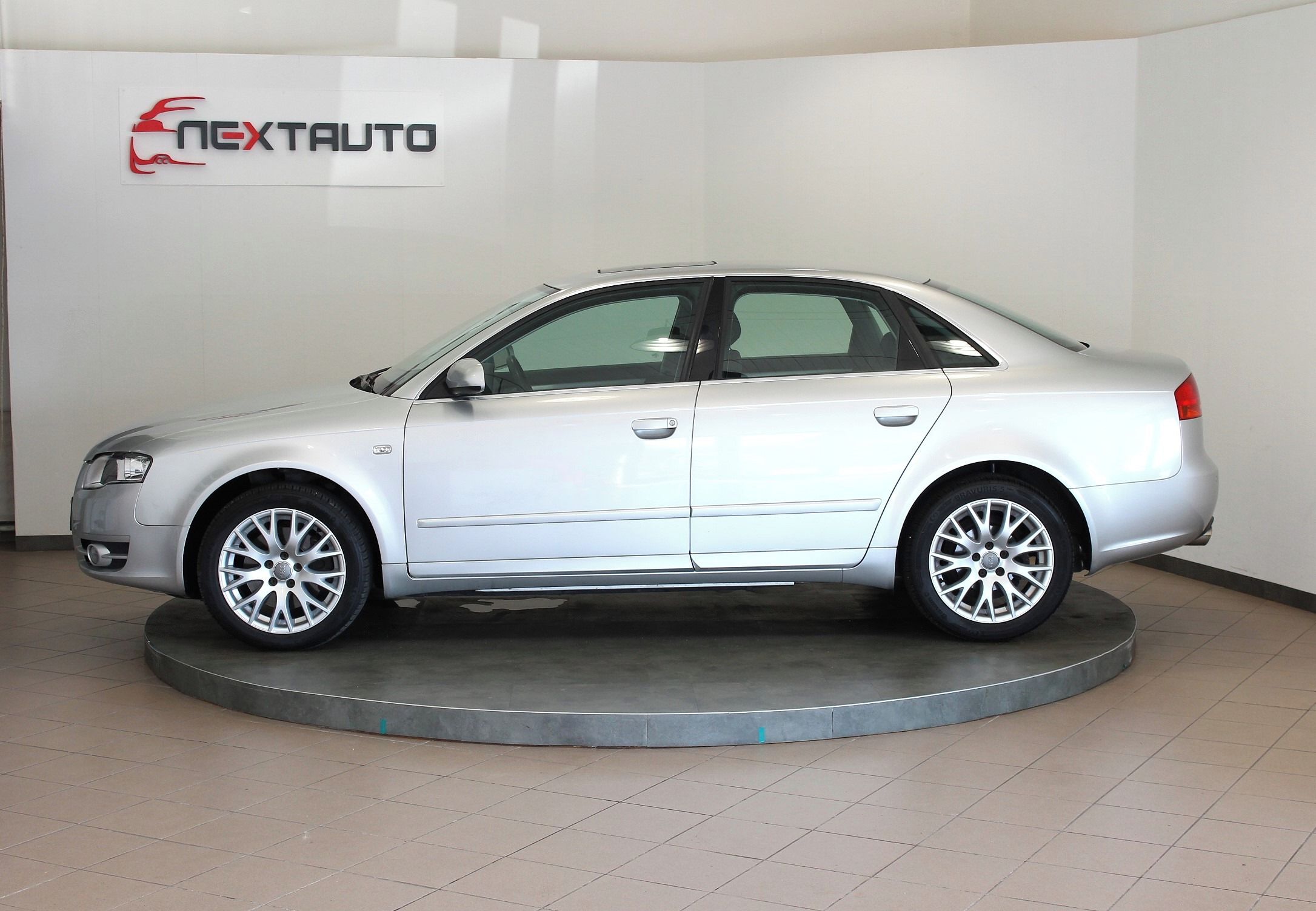 Audi A4, 1.8 TFSI 120kW AUTOMAT S.KNIHA - fotka 2