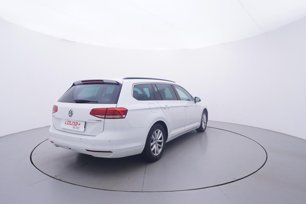 Volkswagen Passat, 2.0 TDI 110 kW - fotka 5