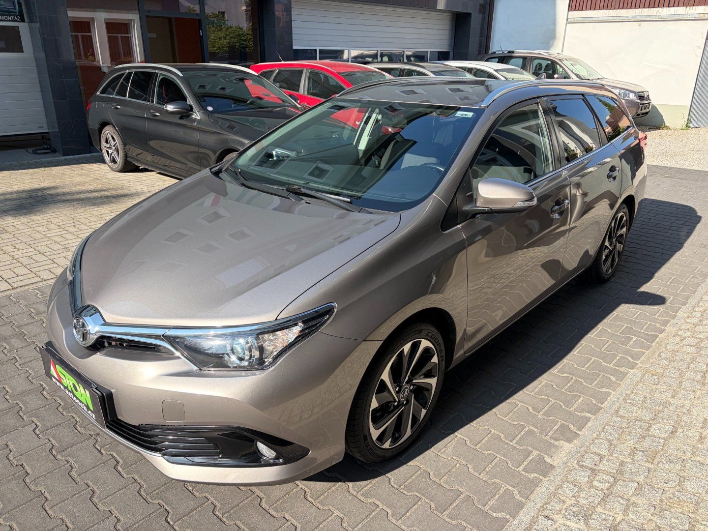 Toyota Auris, 1,2D4-T85kW,1maj,servis,2xkola - fotka 3