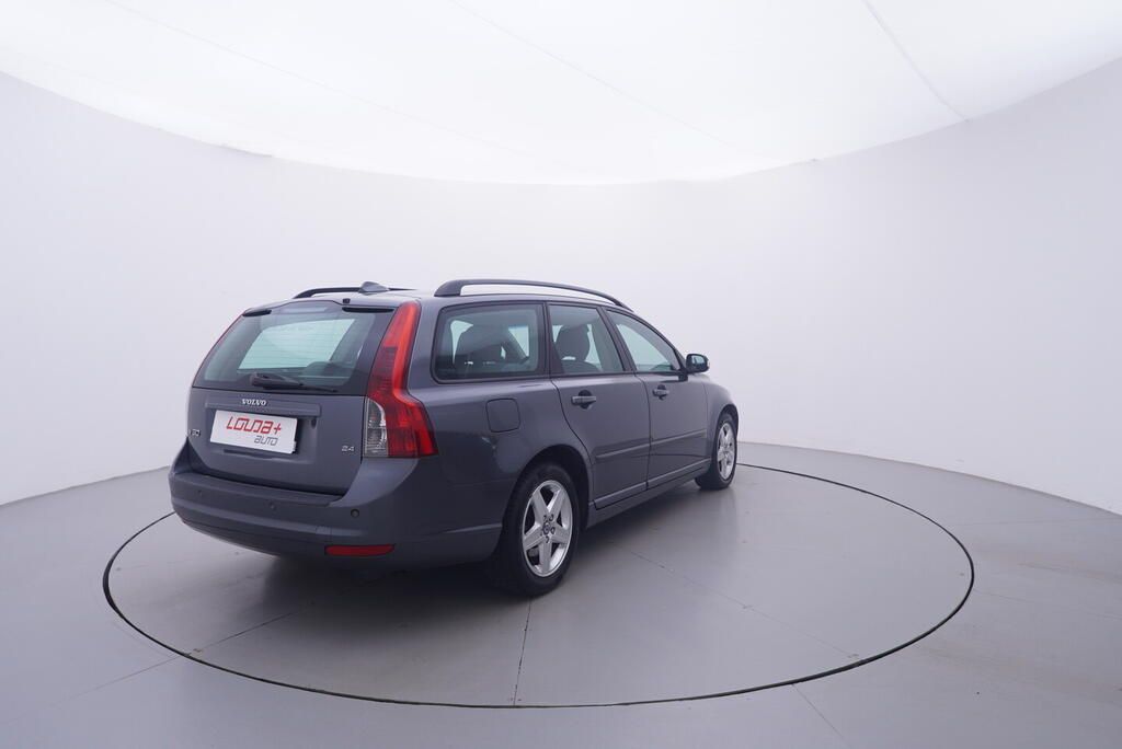 Volvo V50, 2.4 T5 103 kW - fotka 5