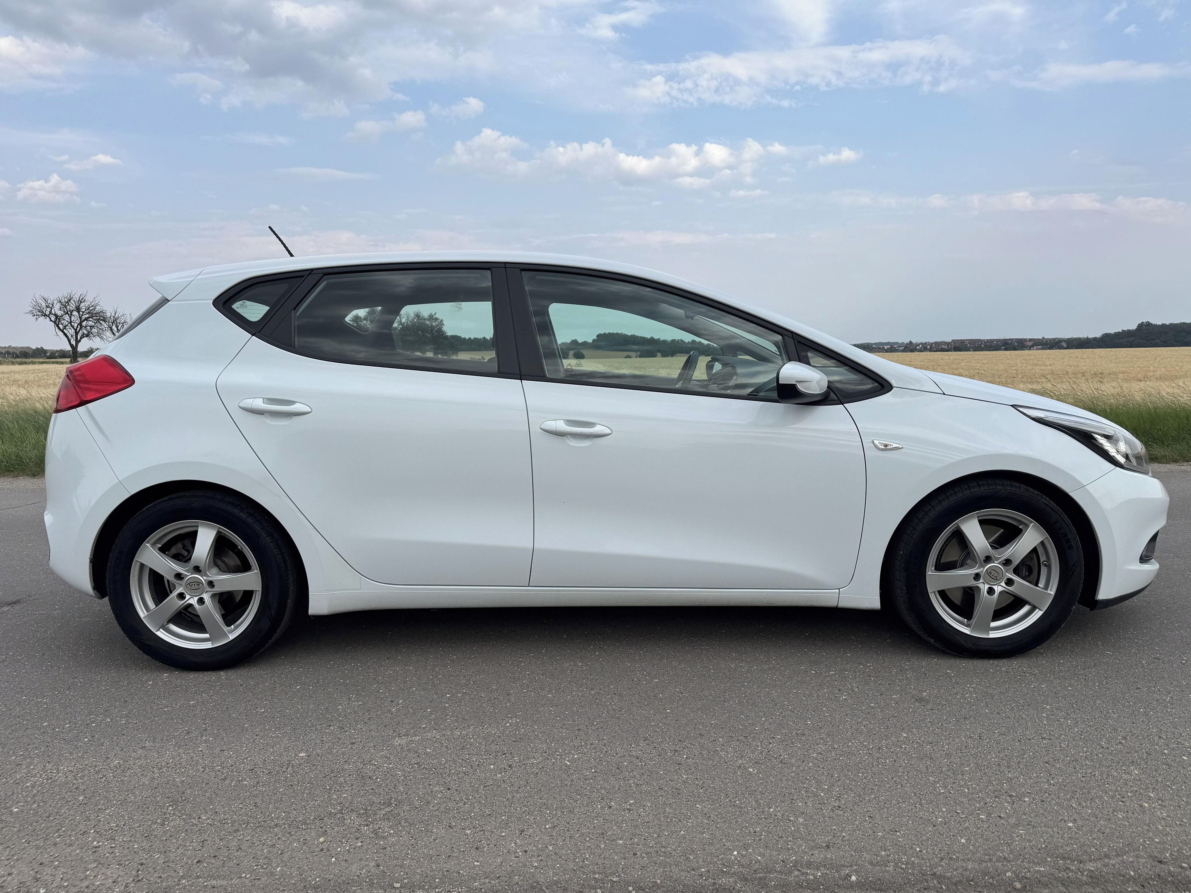 Kia Cee´d, 1.6 CRDi, 94 kW - fotka 6