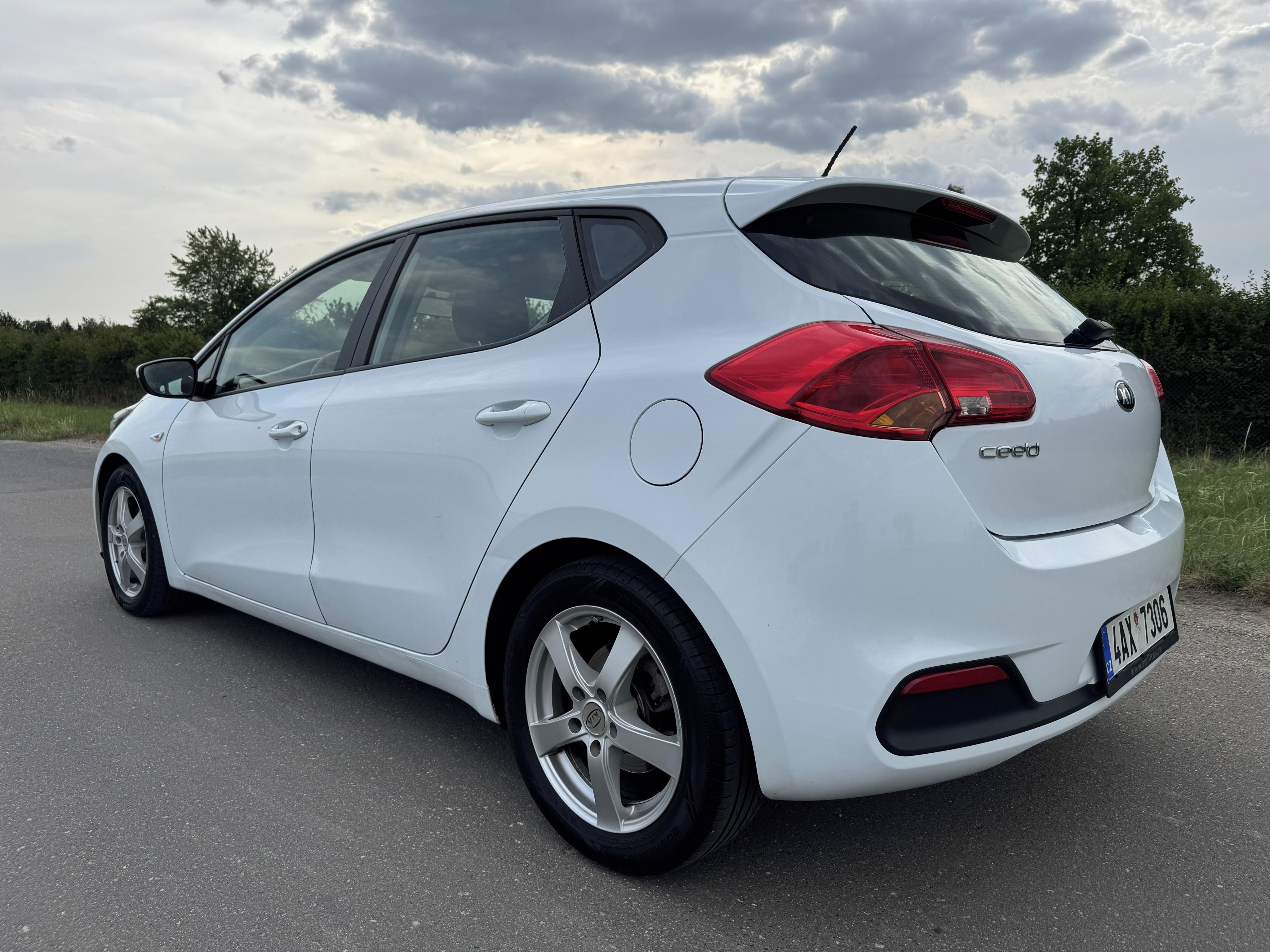 Kia Cee´d, 1.6 CRDi, 94 kW - fotka 2