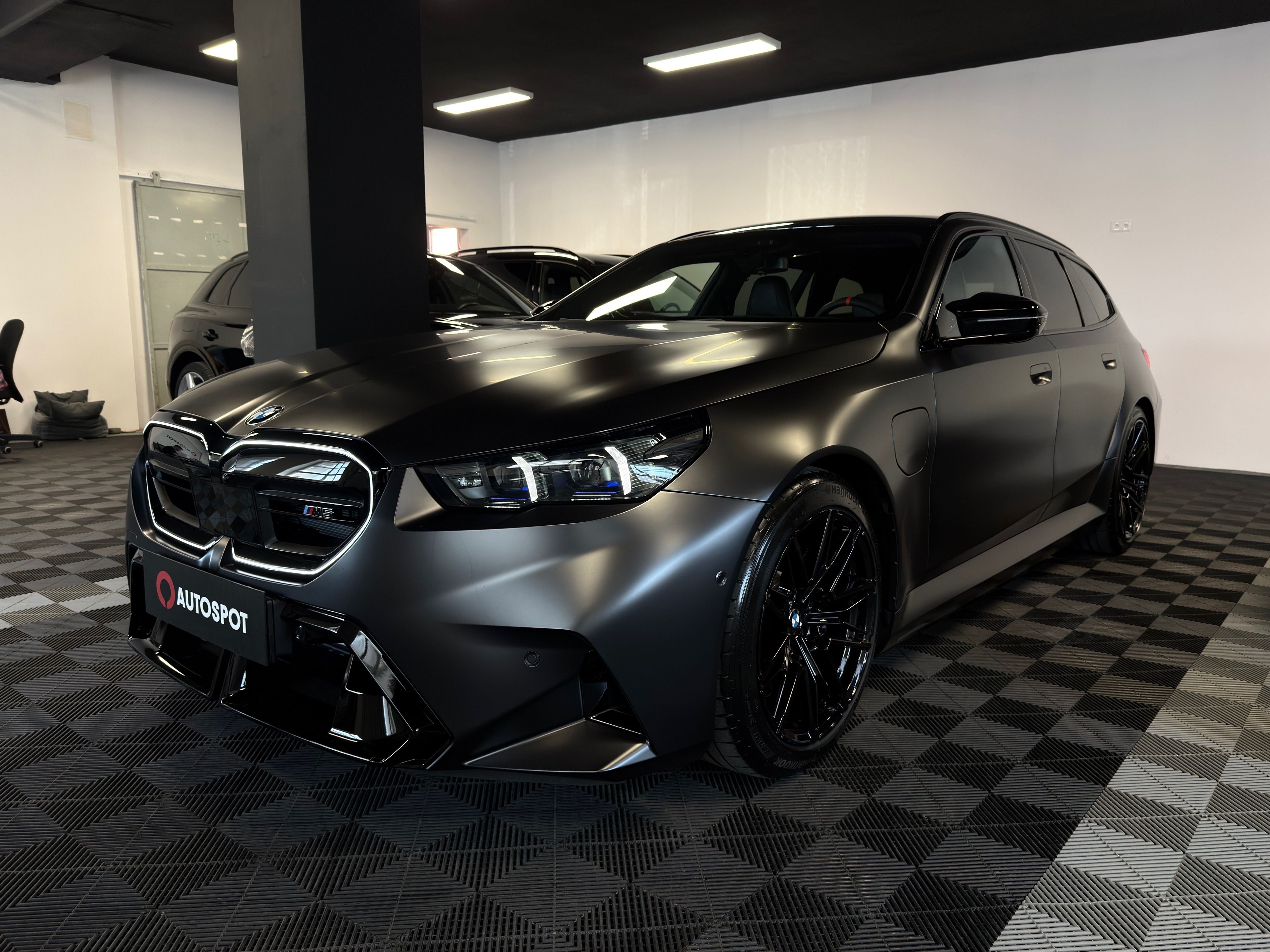 BMW M5, Touring xDrive - fotka 2