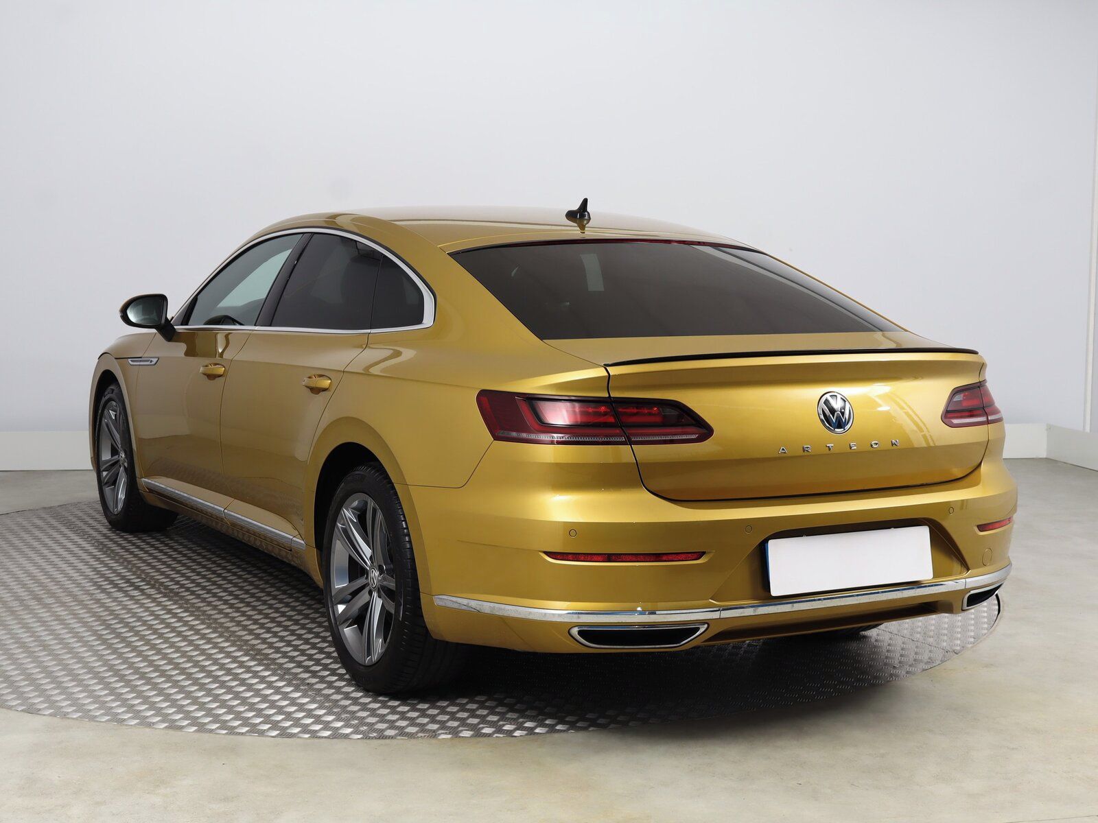 Volkswagen Arteon, 2.0 TSI, R-line, Automat, ČR - fotka 4