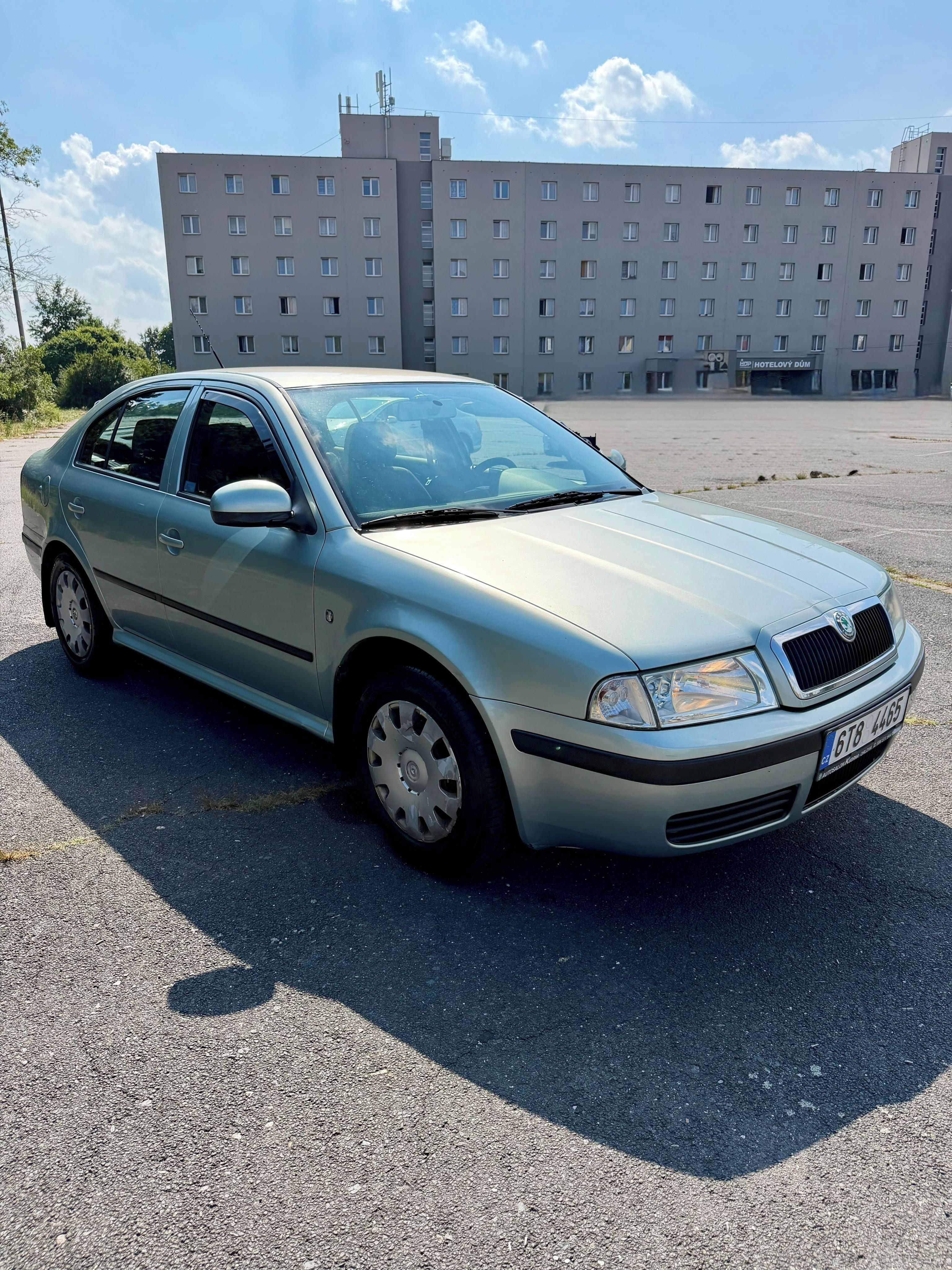 Škoda Octavia, 1.6 MPI Tour Trumf  1.majitel - fotka 2