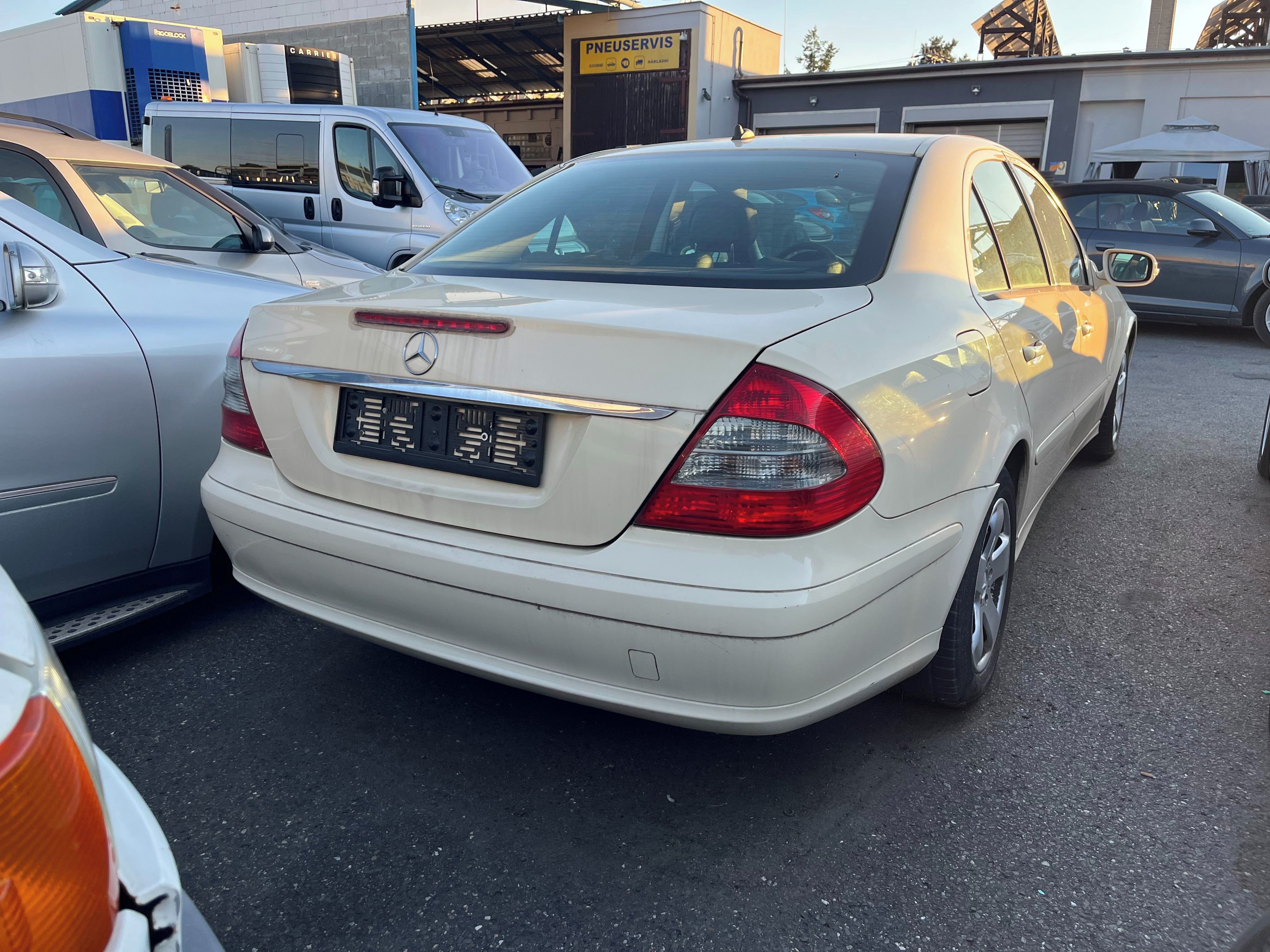 Mercedes-Benz Třídy E, / E-Klasse E 200 CDI Classic - fotka 2