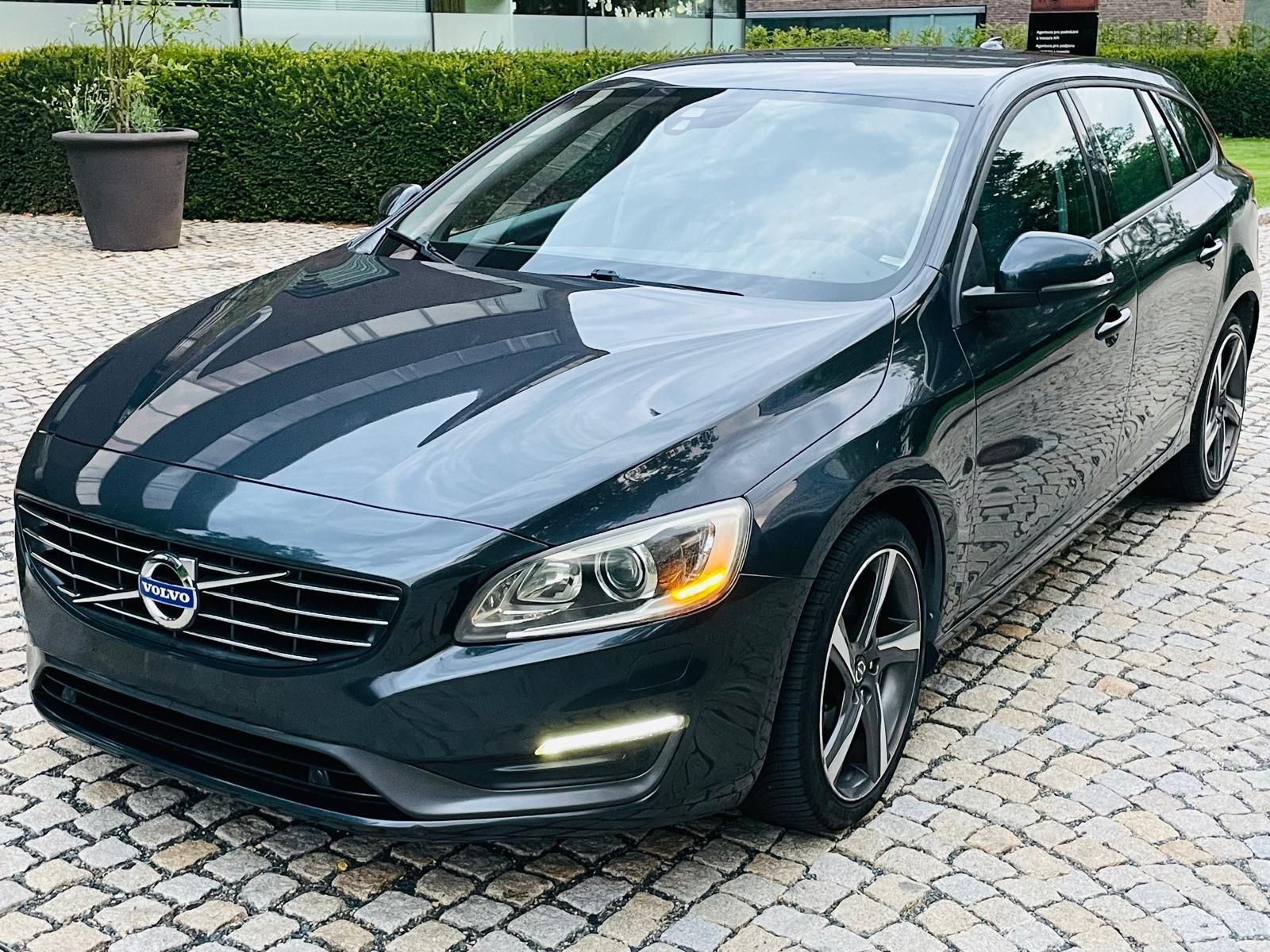 Volvo V60, 2.0D3 5V AUT VÝHŘEV SERVISKA - fotka 4