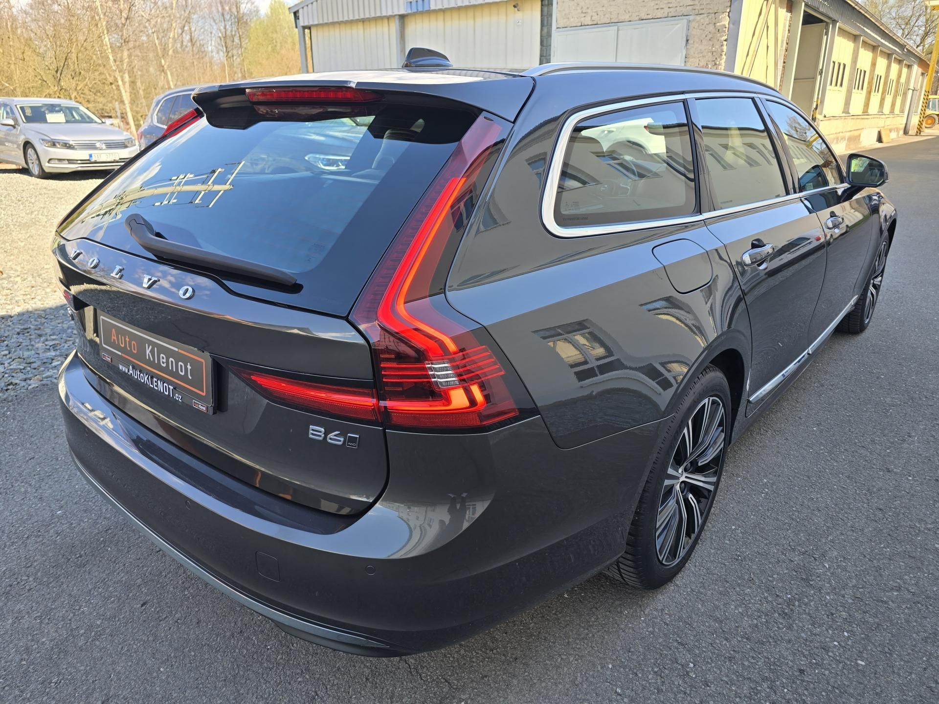 Volvo V90, 2.0 221kW B6 4x4 R-DESIGN -DPH - fotka 4