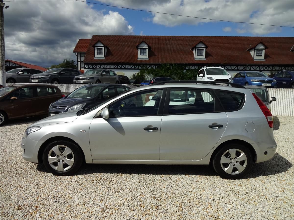 Hyundai i30, 1,4i 16V 80kW LPG COMBI - fotka 3