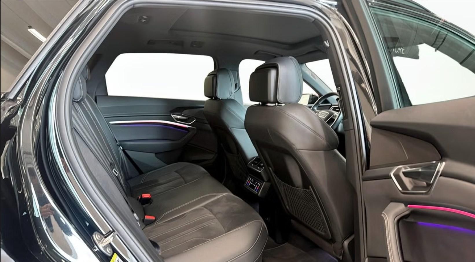 Audi Q8 e-tron, 55 Q 360k Pano Matrix 4 zóny - fotka 5