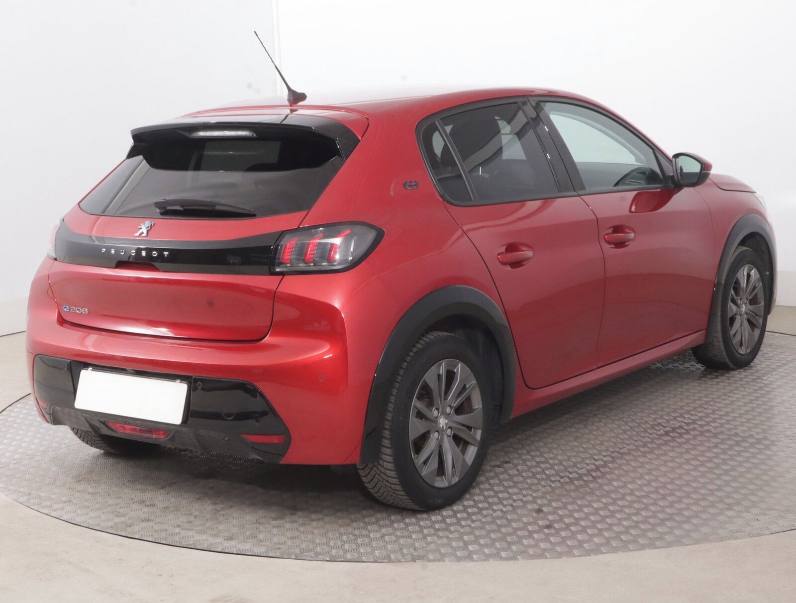 Peugeot 208, 50 kWh, SoH 95%, Automat - fotka 5