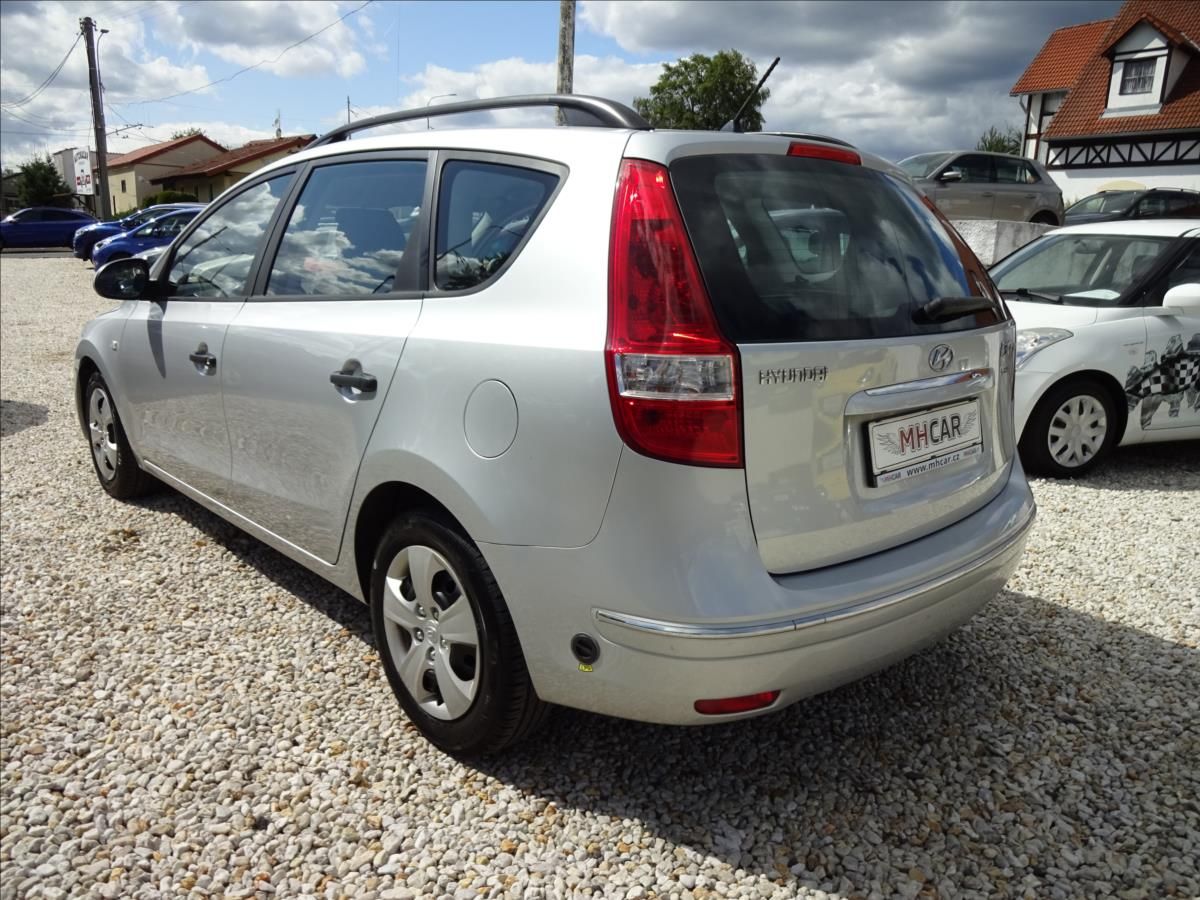 Hyundai i30, 1,4i 16V 80kW LPG COMBI - fotka 4