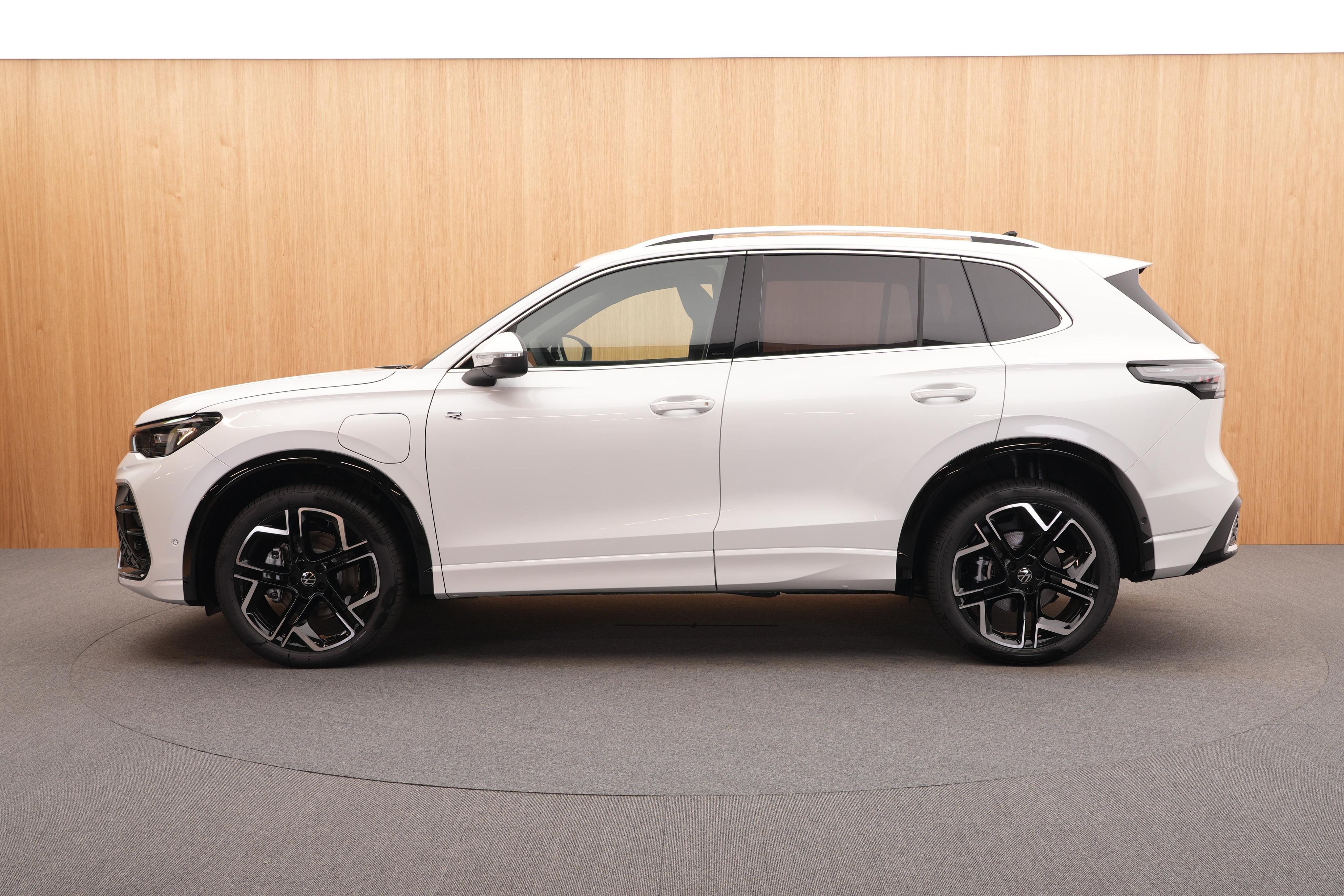 Volkswagen Tiguan, R-Line People Hybrid DSG - fotka 2