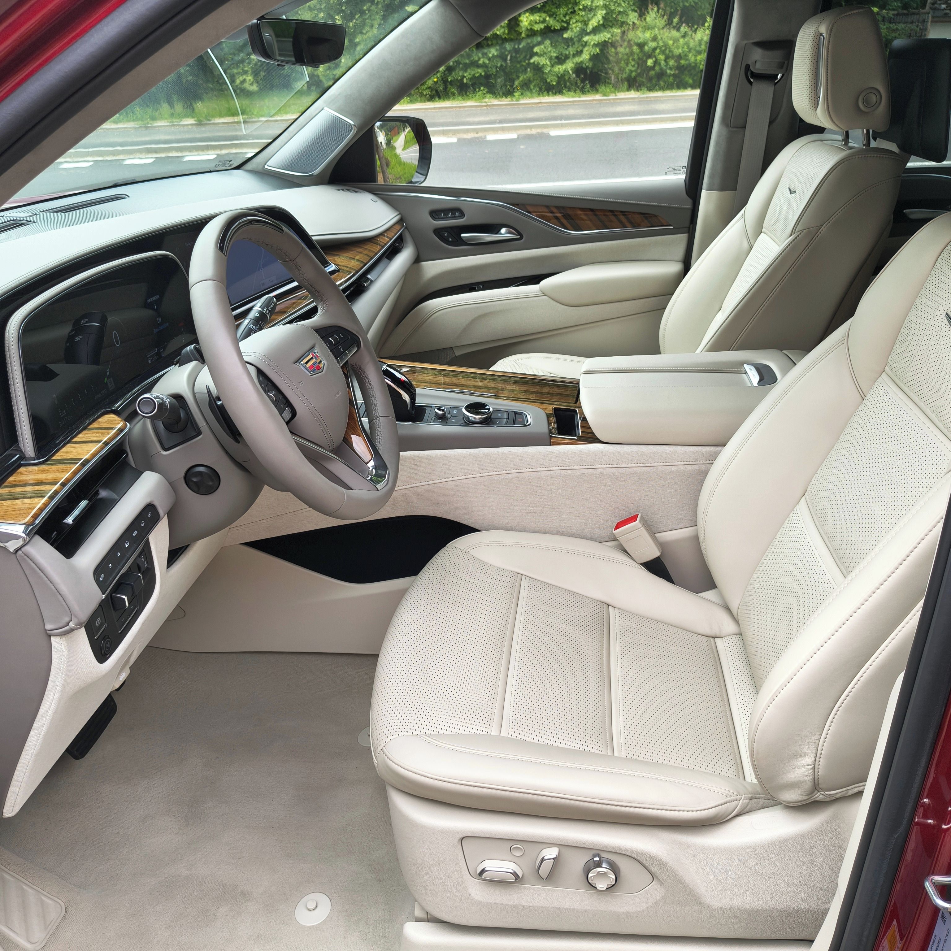 Cadillac Escalade, 6.2 V8 AWD ESV SPORT PLATINUM - fotka 5