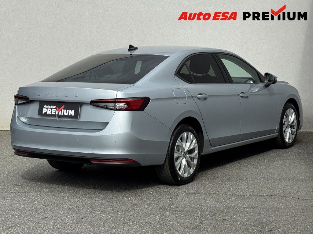 Škoda Superb, 2.0 TDi,1.maj,ČR - fotka 4