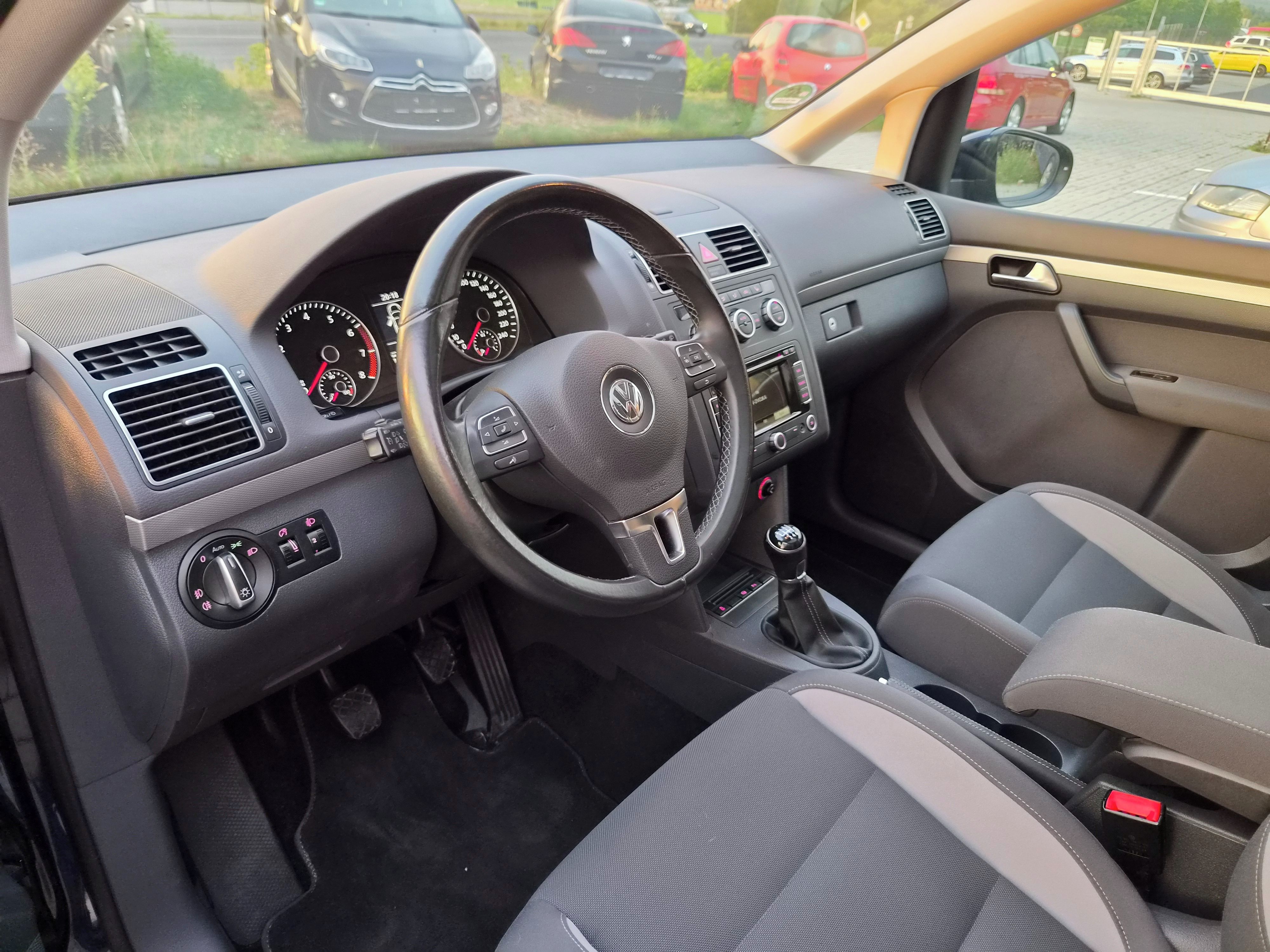 Volkswagen Touran, LIFE 1.4 I - SERVISKA , 7 MÍST - fotka 6