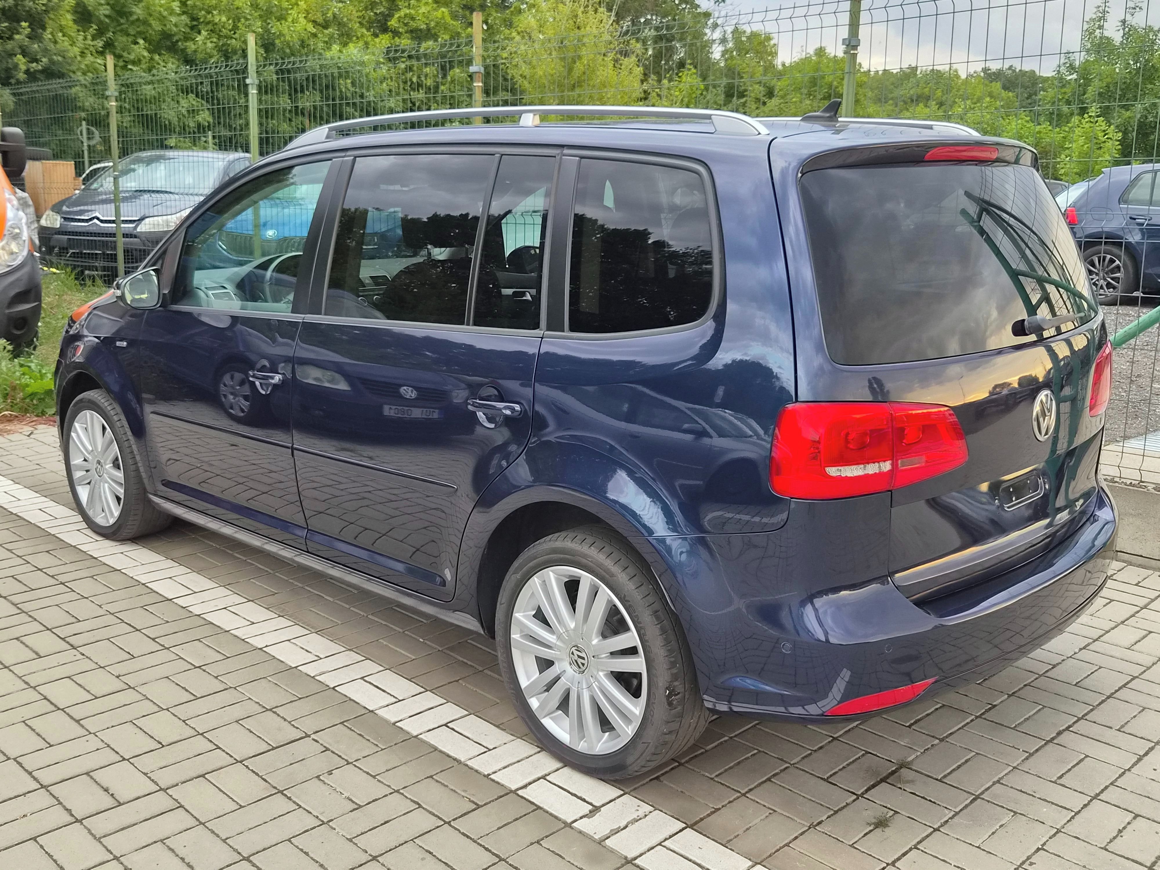 Volkswagen Touran, LIFE 1.4 I - SERVISKA , 7 MÍST - fotka 2