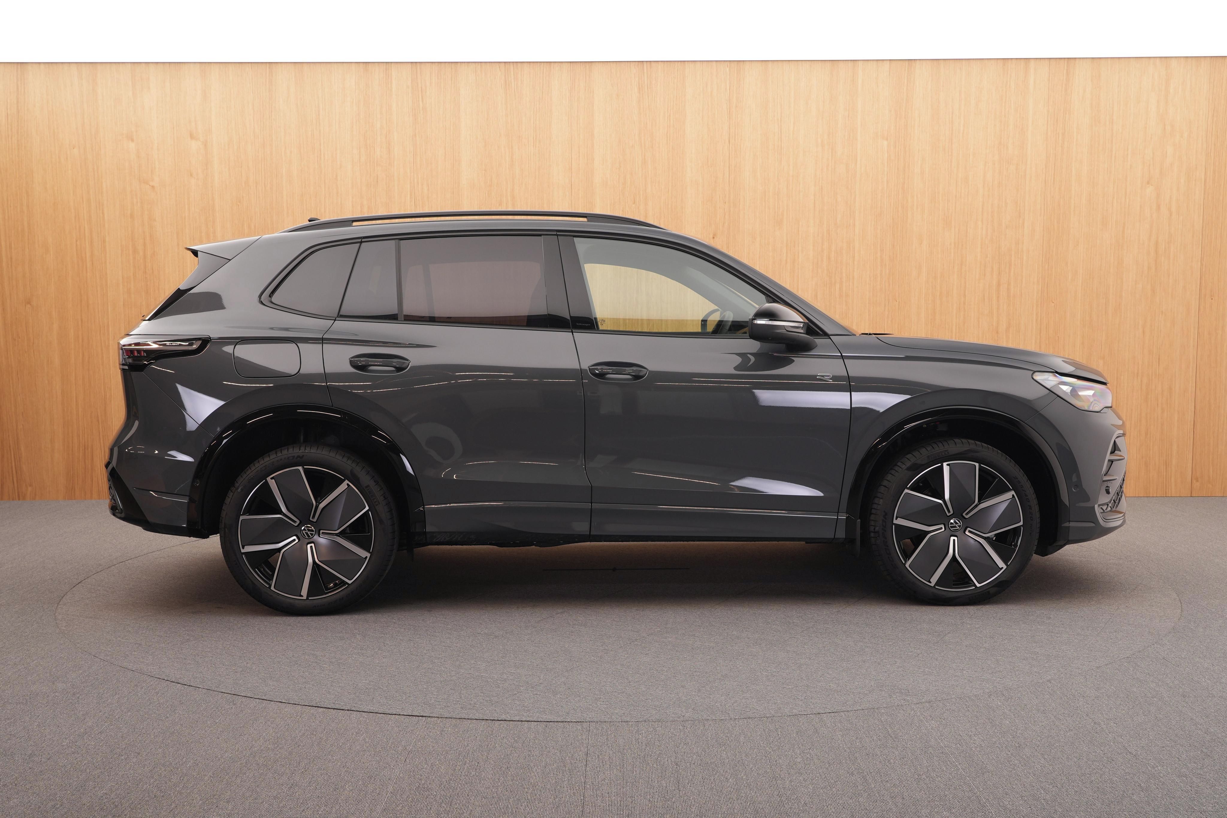 Volkswagen Tiguan, R-Line Edition 2.0 TDI 4x4 DSG - fotka 5