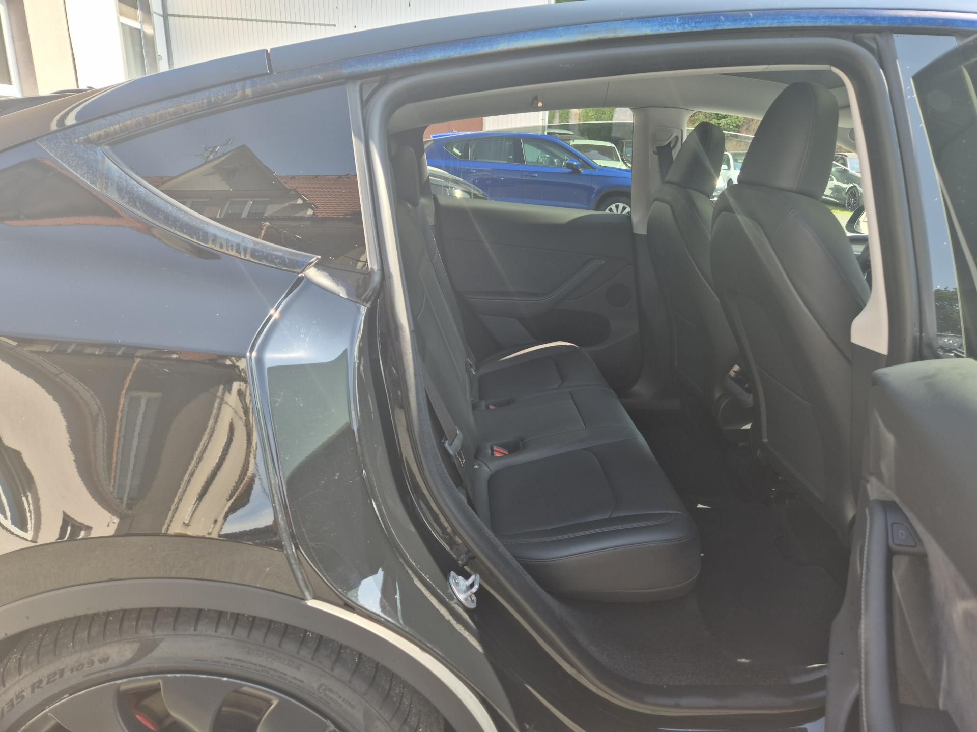 Tesla Model Y, PERFORMANCE 393kw 21ALU TZ - fotka 4