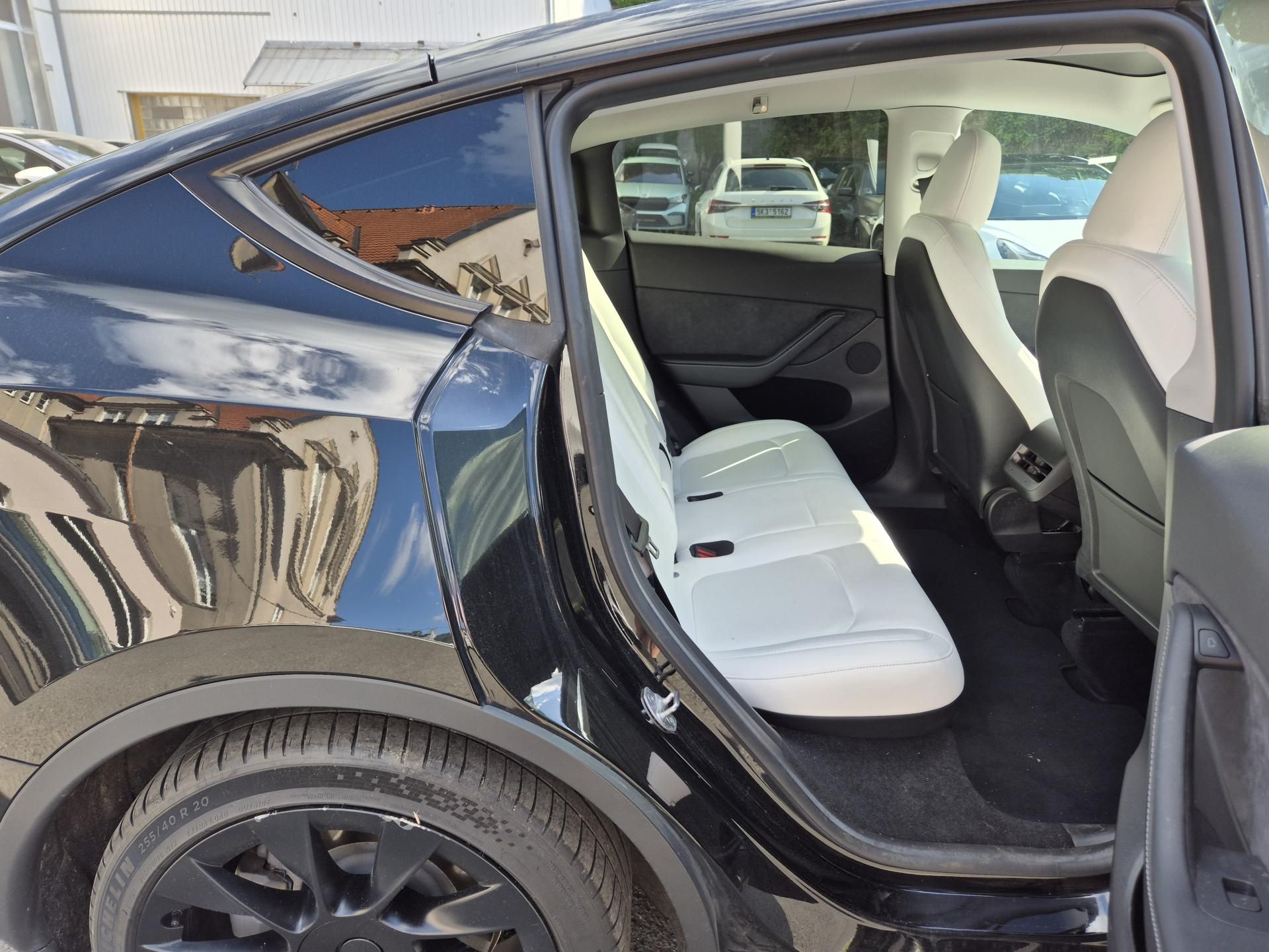 Tesla Model Y, RWD 220kw TZ 92,5 % - fotka 4