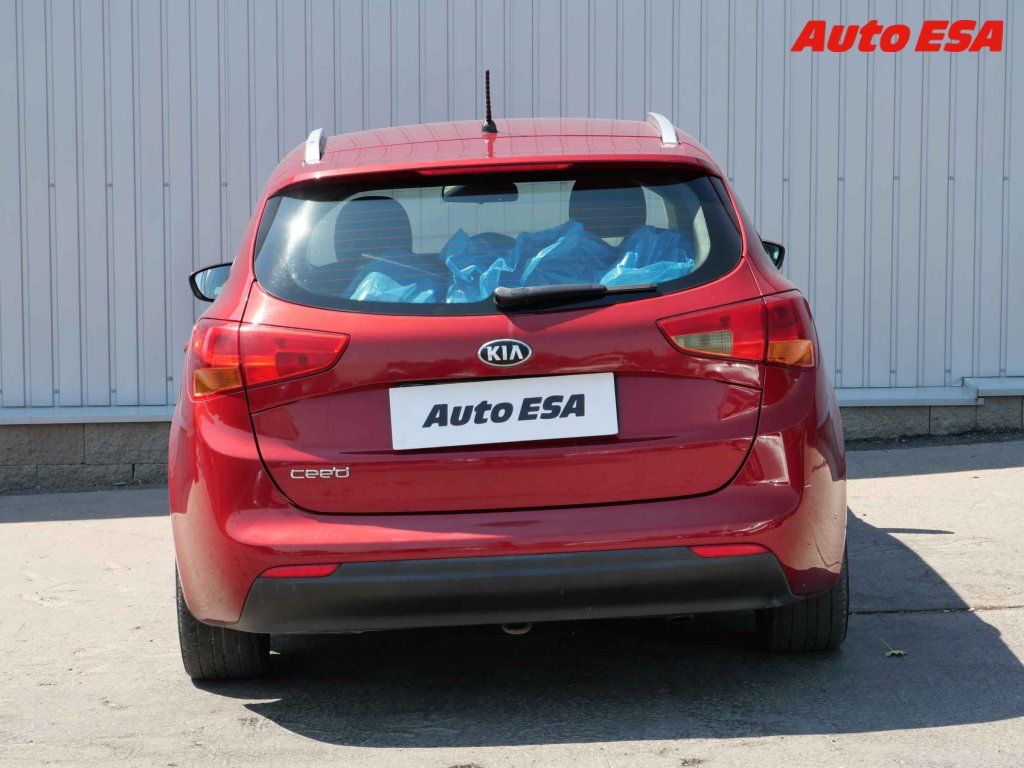 Kia Cee´d, 1.6 GDi,ČR,STK7/28 - fotka 5