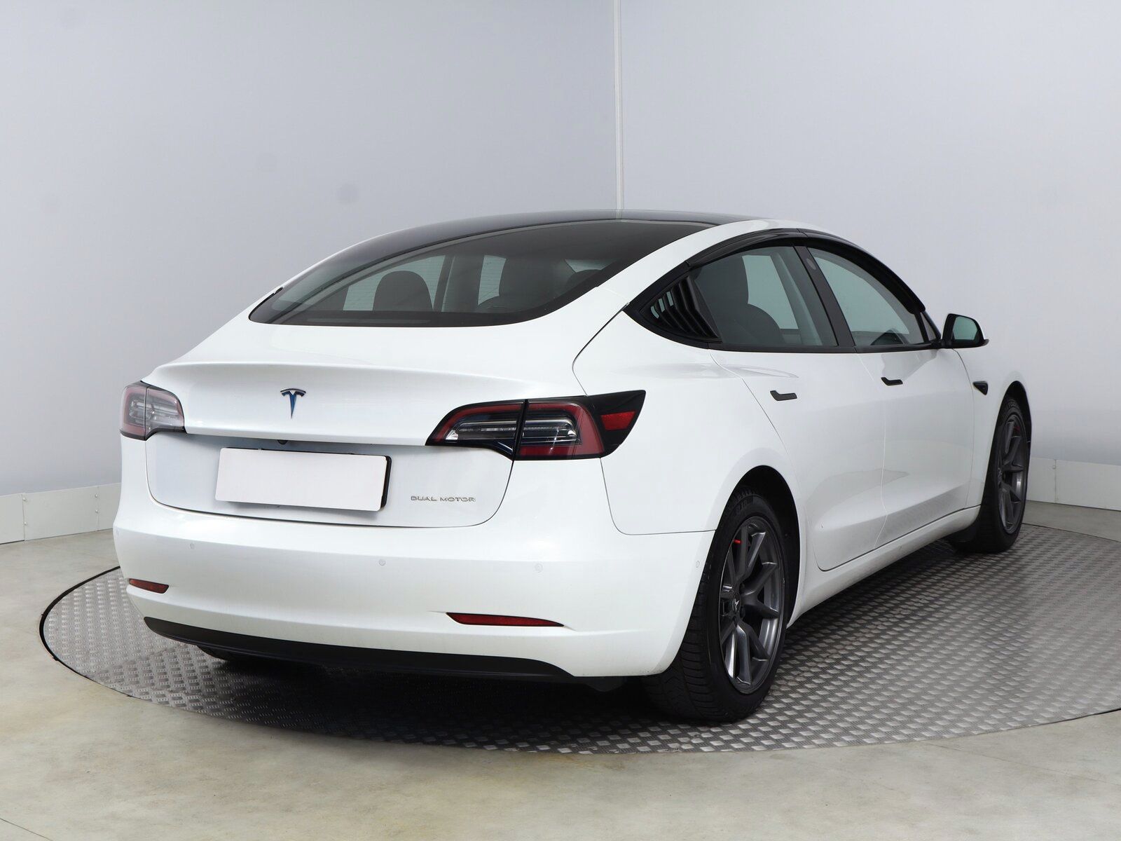 Tesla Model 3, Long Range 4WD 74kWh, SoH 90% - fotka 5