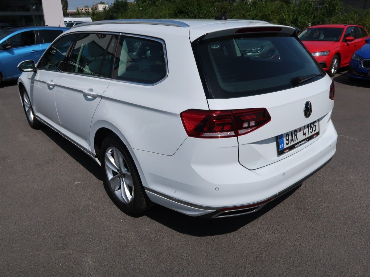 Volkswagen Passat, 2,0 TDi,110kW,1majČR,Elegance - fotka 4