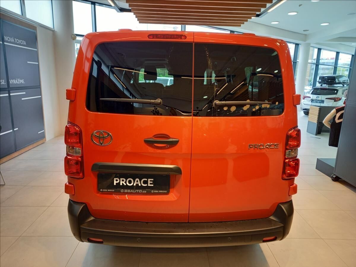 Toyota Proace Verso, 2,0 L2 Combi 2,0D 144k MT6 8S - fotka 5
