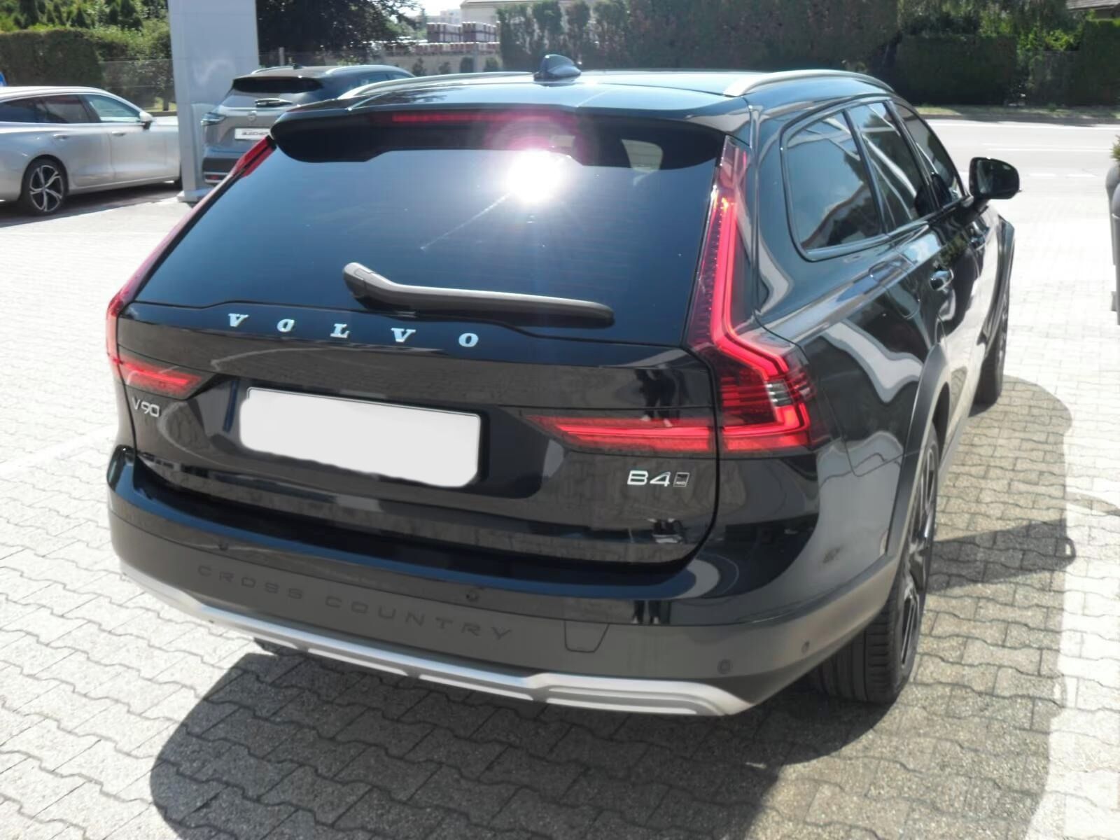 Volvo V90, CROSS COUNTRY B4 2.0  Plus AWD - fotka 4