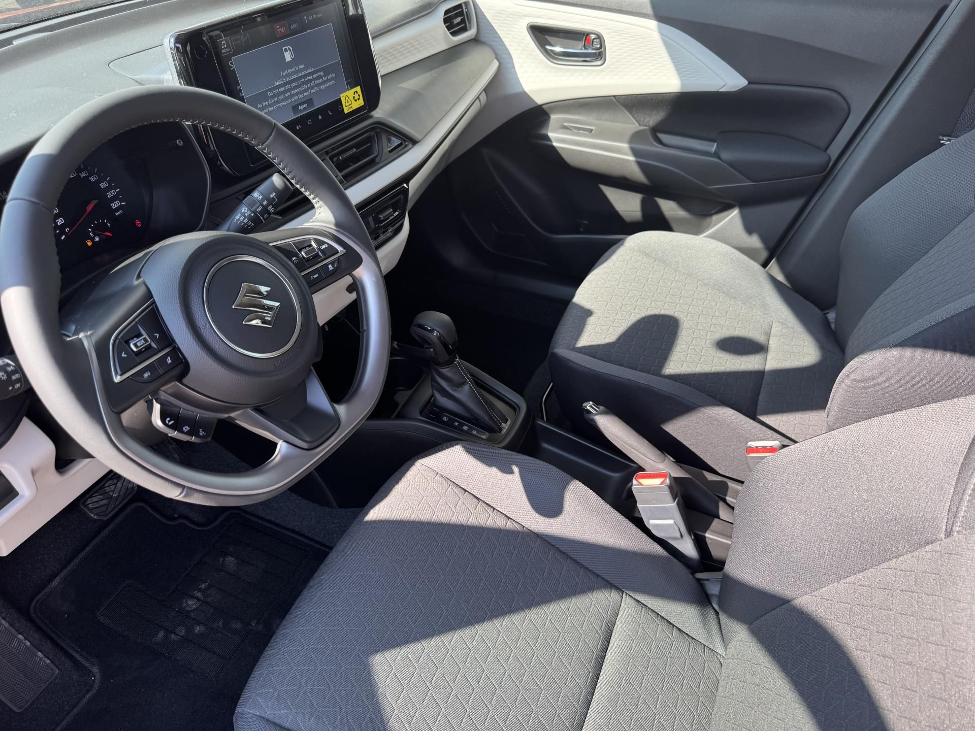 Suzuki Swift, 1,2 Premium CVT Hybrid - fotka 4