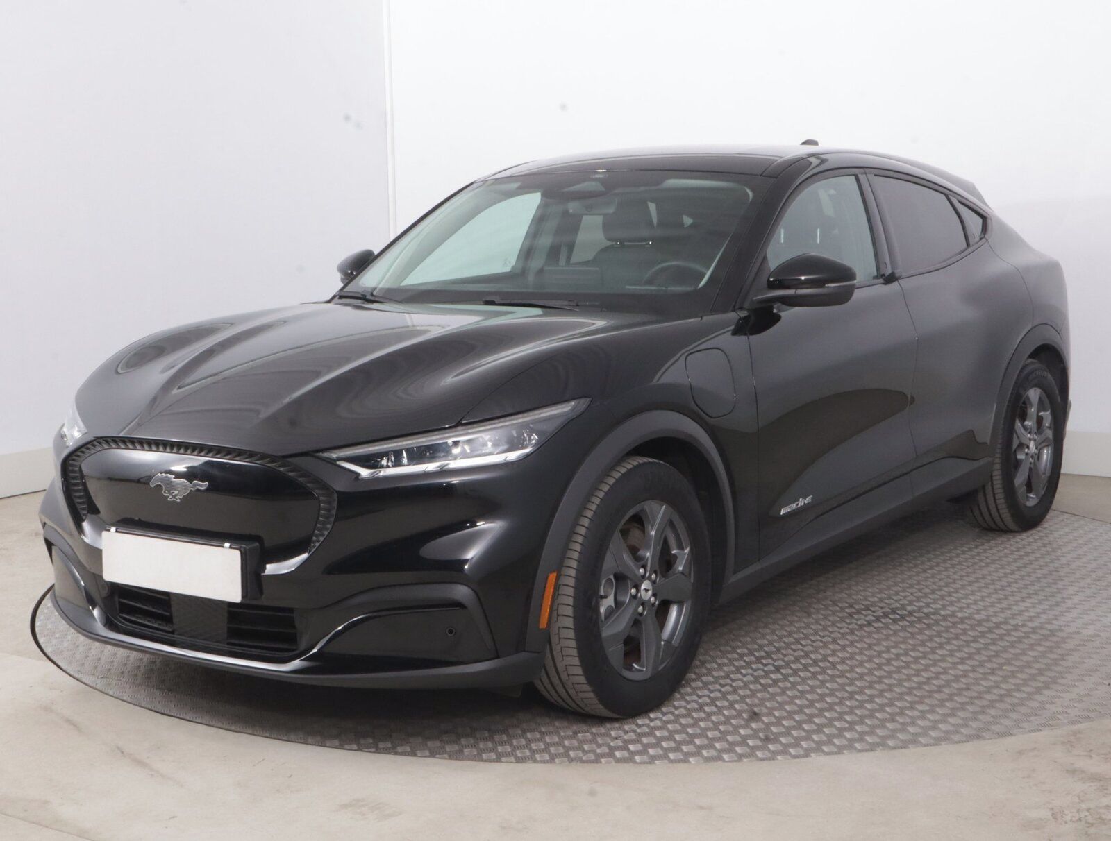 Ford Mustang Mach-E, Standard Range RWD, SoH 96% - fotka 2